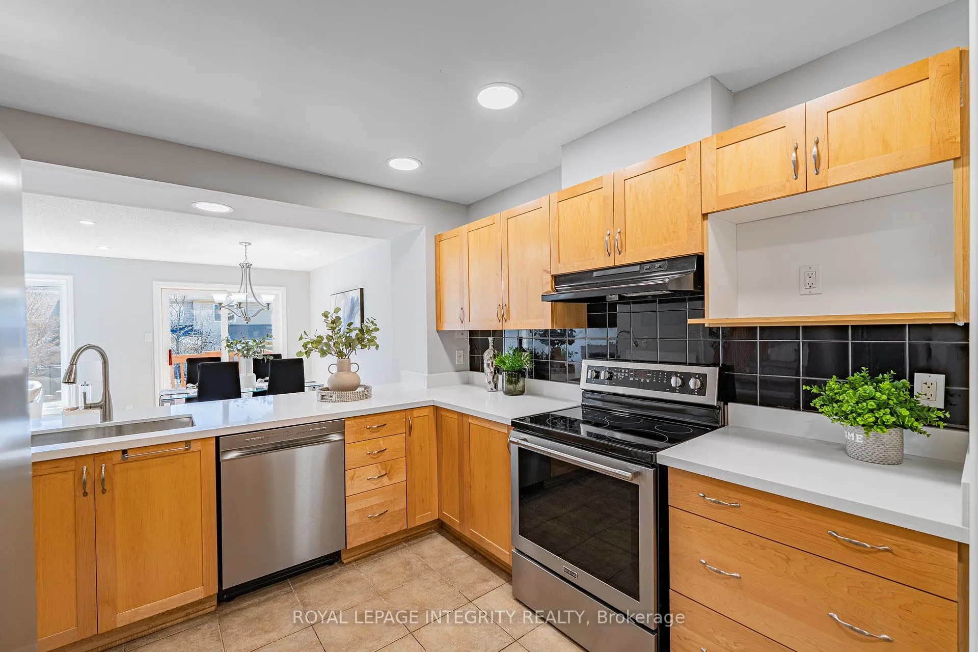 Photo 16 of 12 Saddlesmith Circle, Ottawa, Kanata - Emerald Meadows/Trailwest — HOMEH