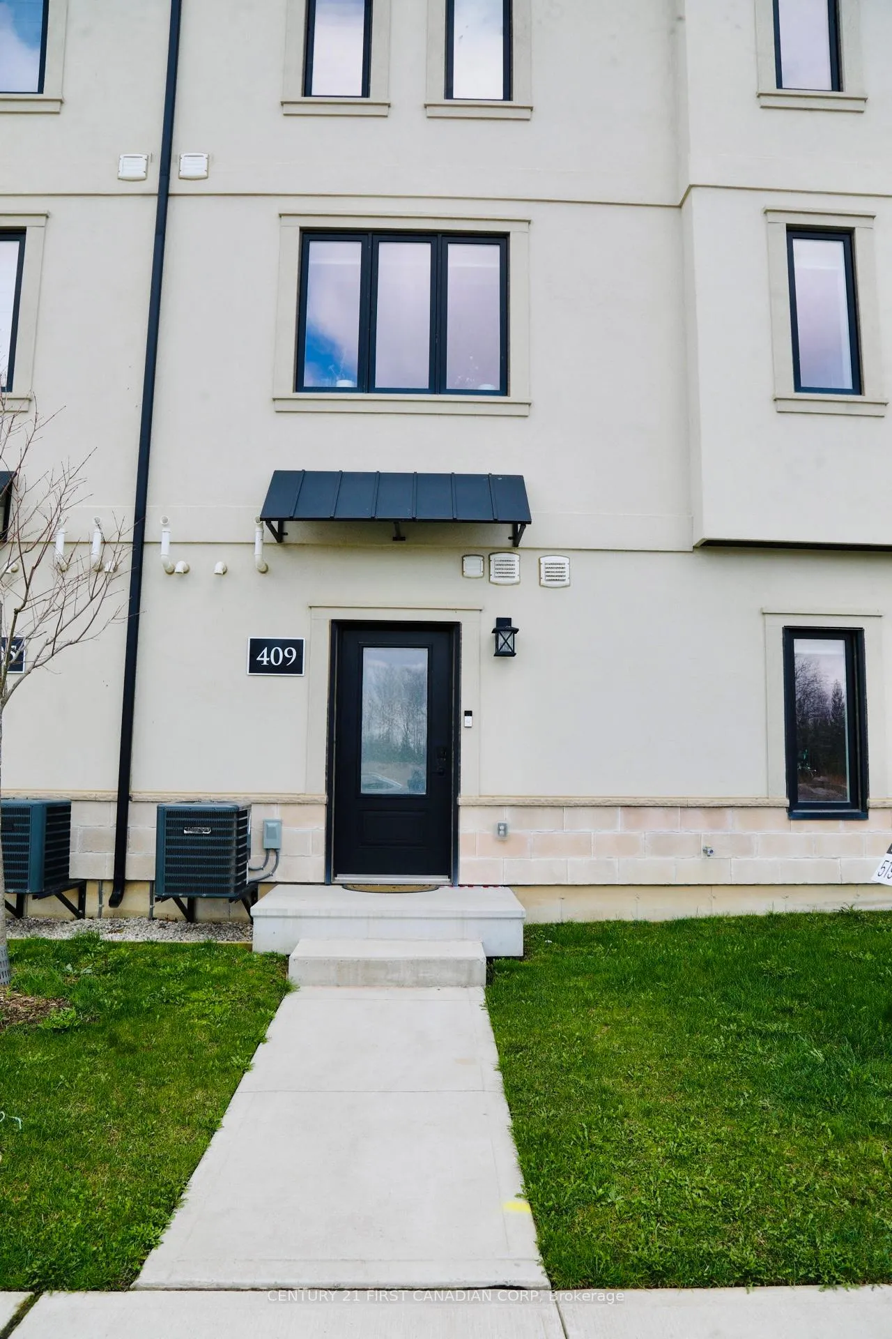 Photo 3 of 409 Callaway Road, London, North R — HOMEH