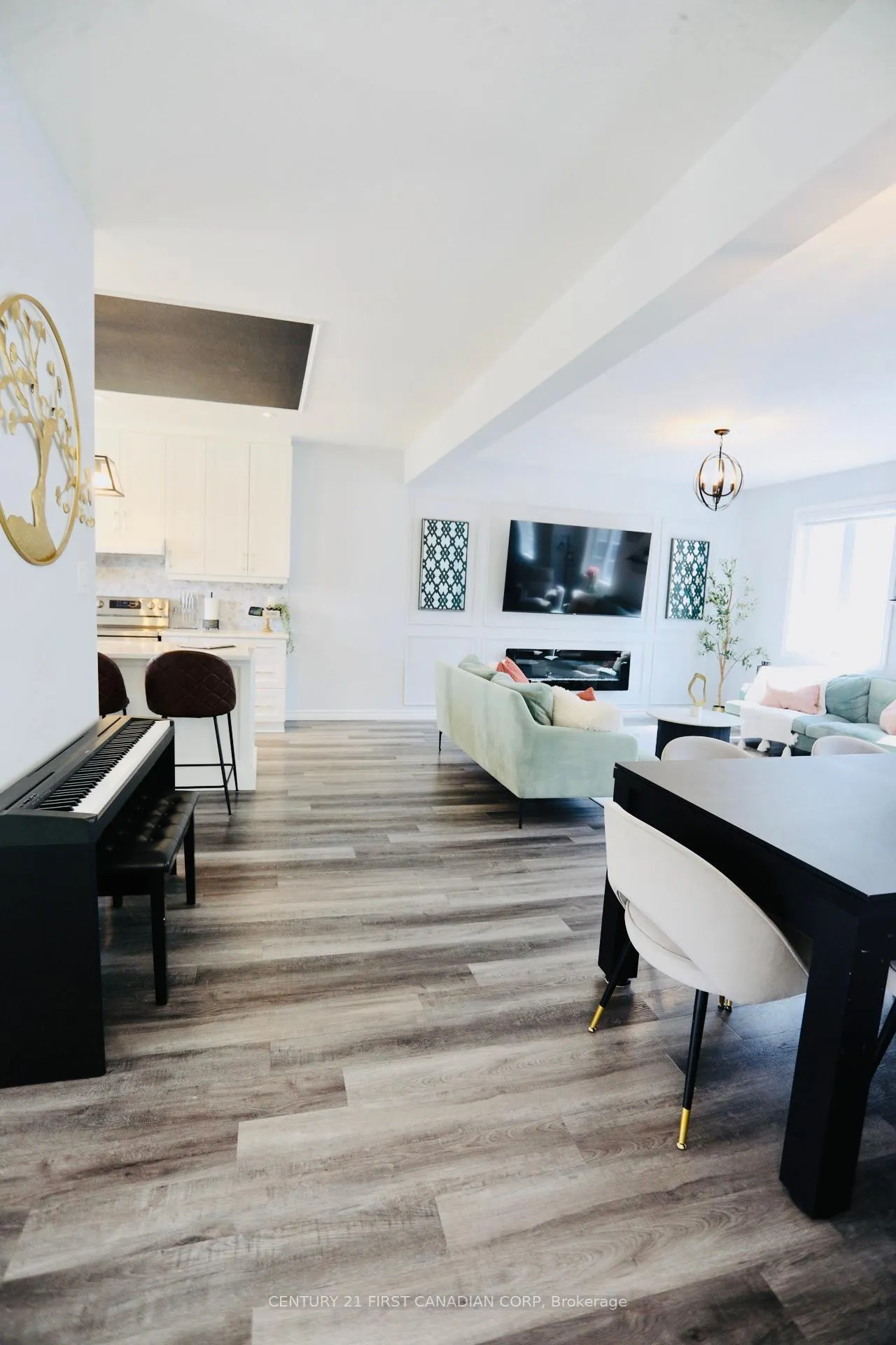 Photo 9 of 409 Callaway Road, London, North R — HOMEH