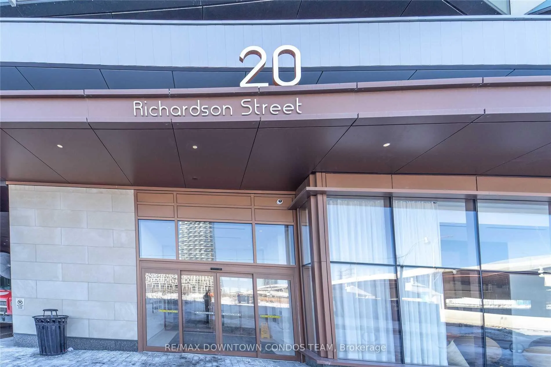 Photo 3 of Unit 812, 20 Richardson Street, Toronto, Waterfront Communities — HOMEH
