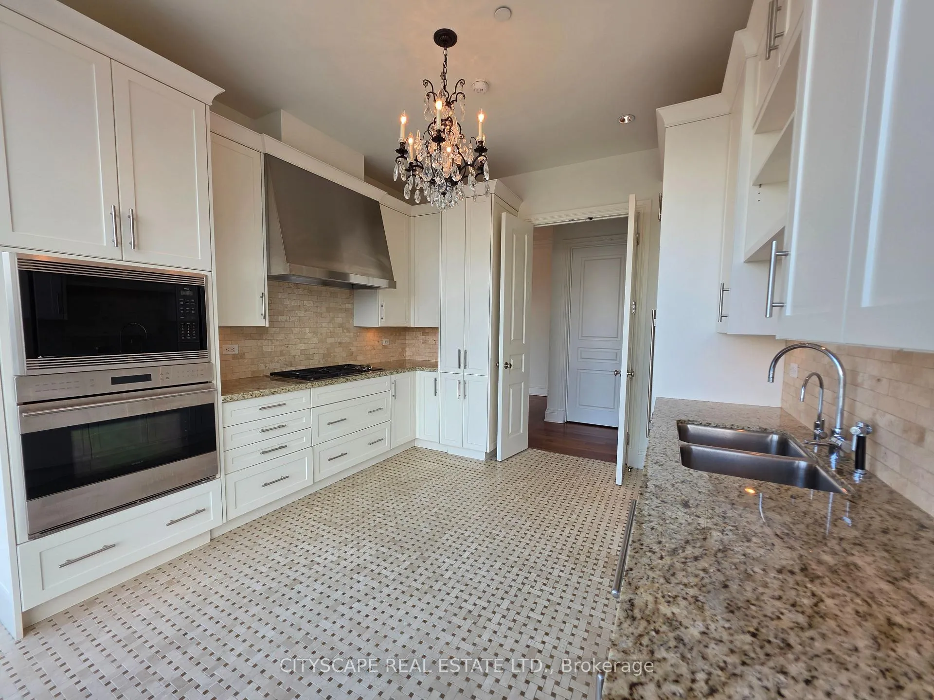 Photo 4 of Unit 4002, 183 Wellington Street, Toronto, Waterfront Communities — HOMEH