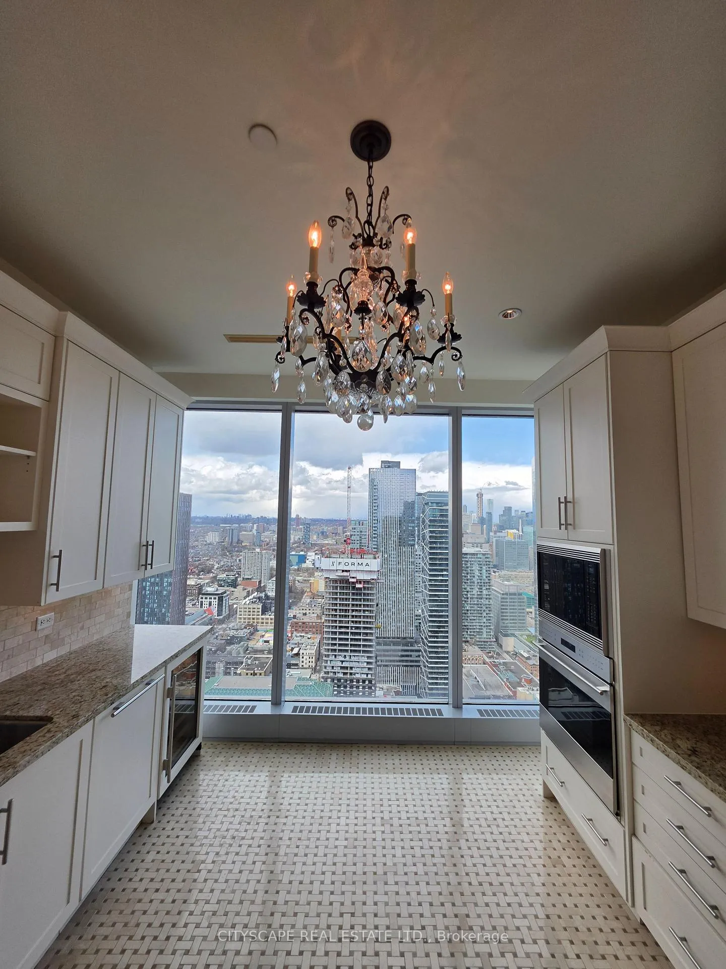 Photo 6 of Unit 4002, 183 Wellington Street, Toronto, Waterfront Communities — HOMEH