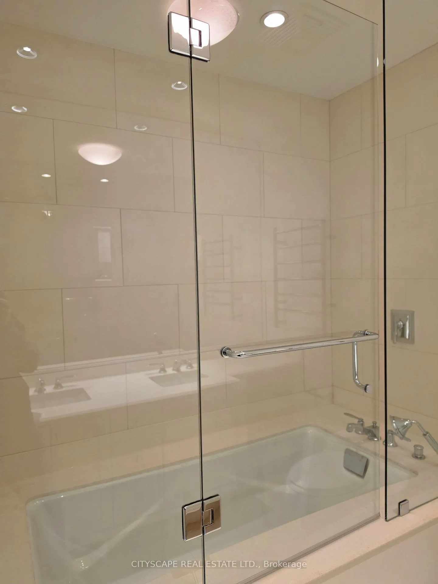 Photo 12 of Unit 4002, 183 Wellington Street, Toronto, Waterfront Communities — HOMEH
