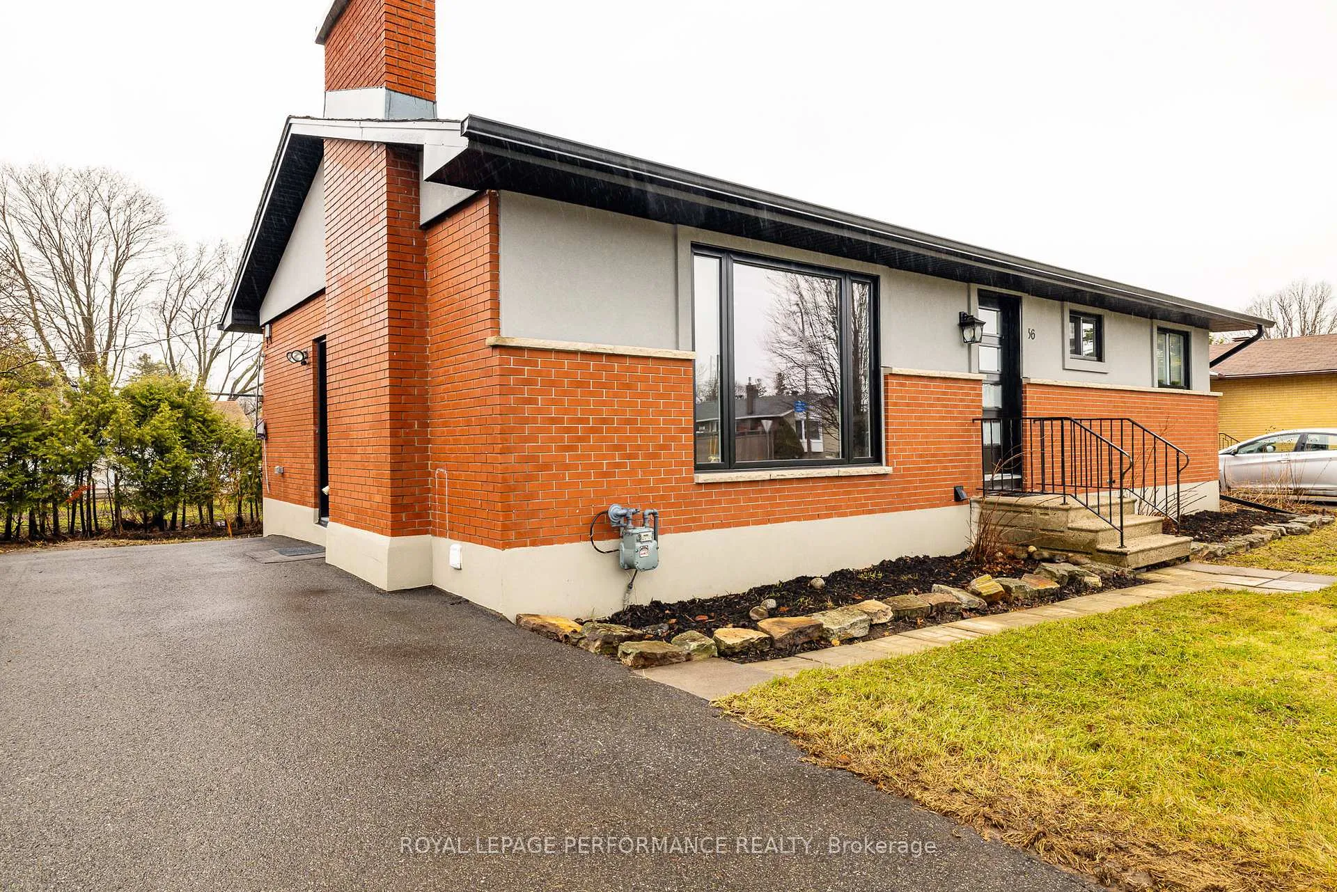 Photo 2 of 36 Largo Crescent, Ottawa, Meadowlands/Crestview — HOMEH