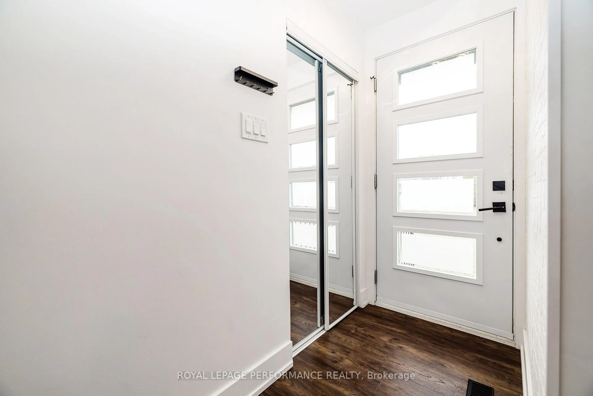 Photo 4 of 36 Largo Crescent, Ottawa, Meadowlands/Crestview — HOMEH
