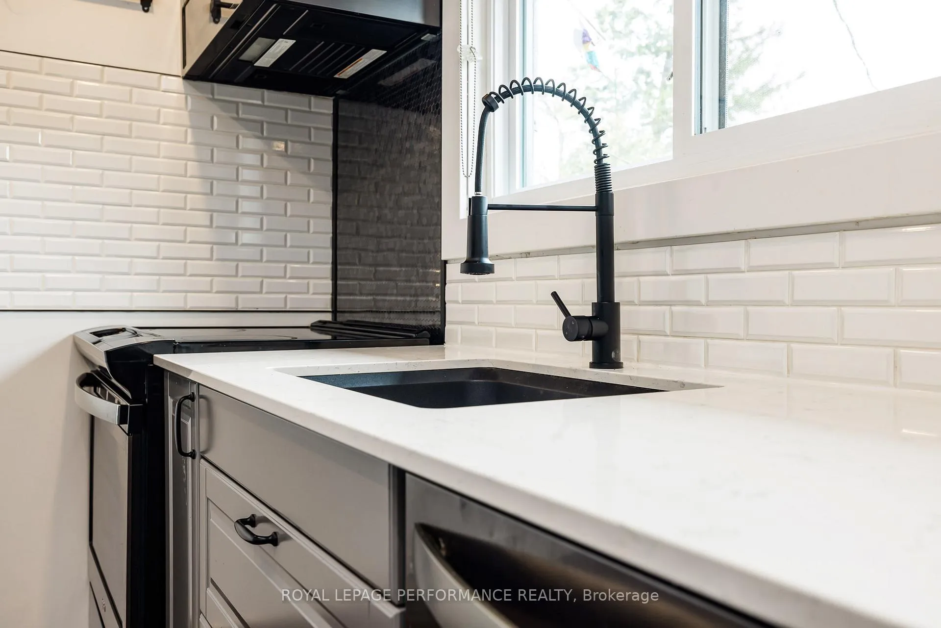 Photo 10 of 36 Largo Crescent, Ottawa, Meadowlands/Crestview — HOMEH