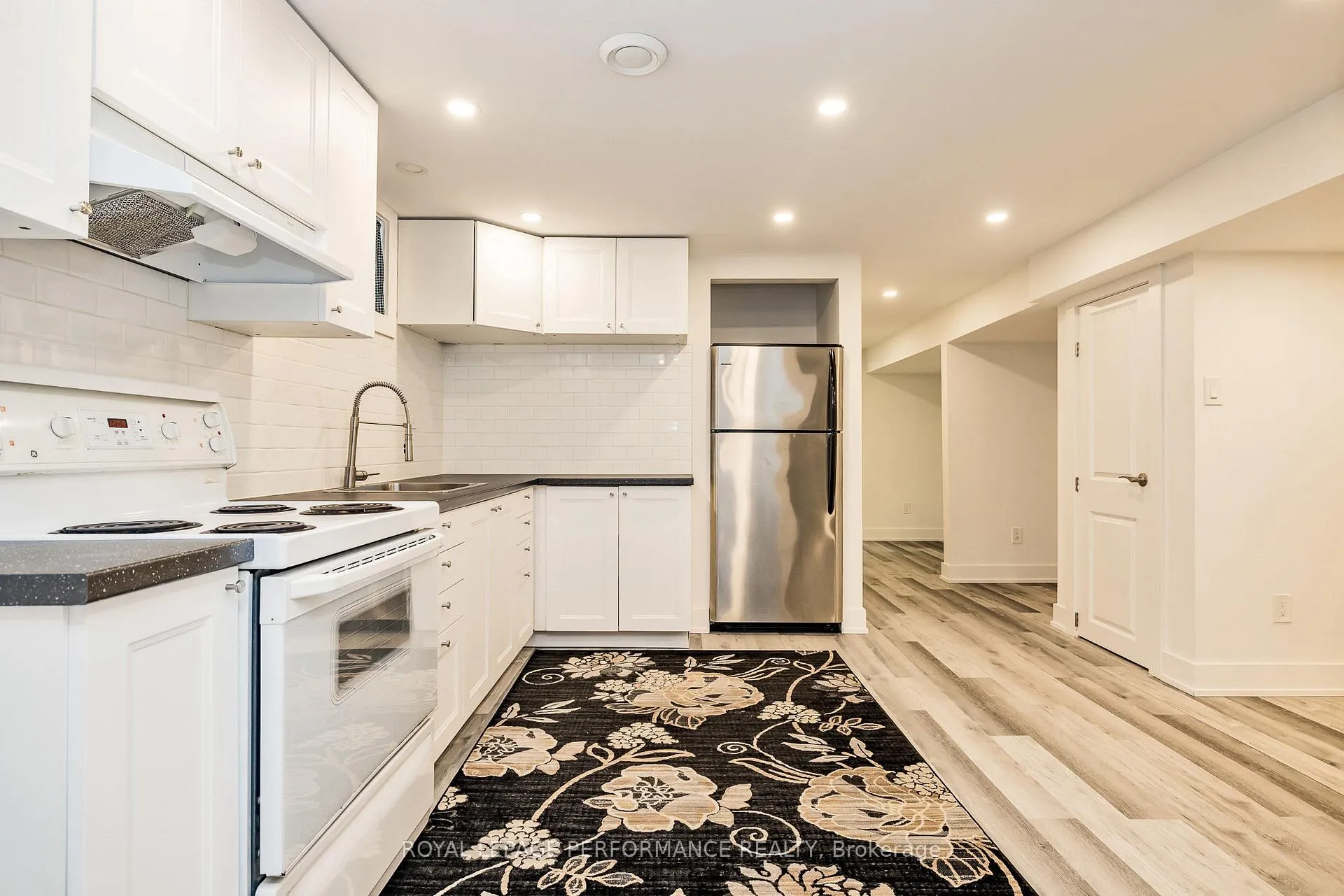 Photo 24 of 36 Largo Crescent, Ottawa, Meadowlands/Crestview — HOMEH
