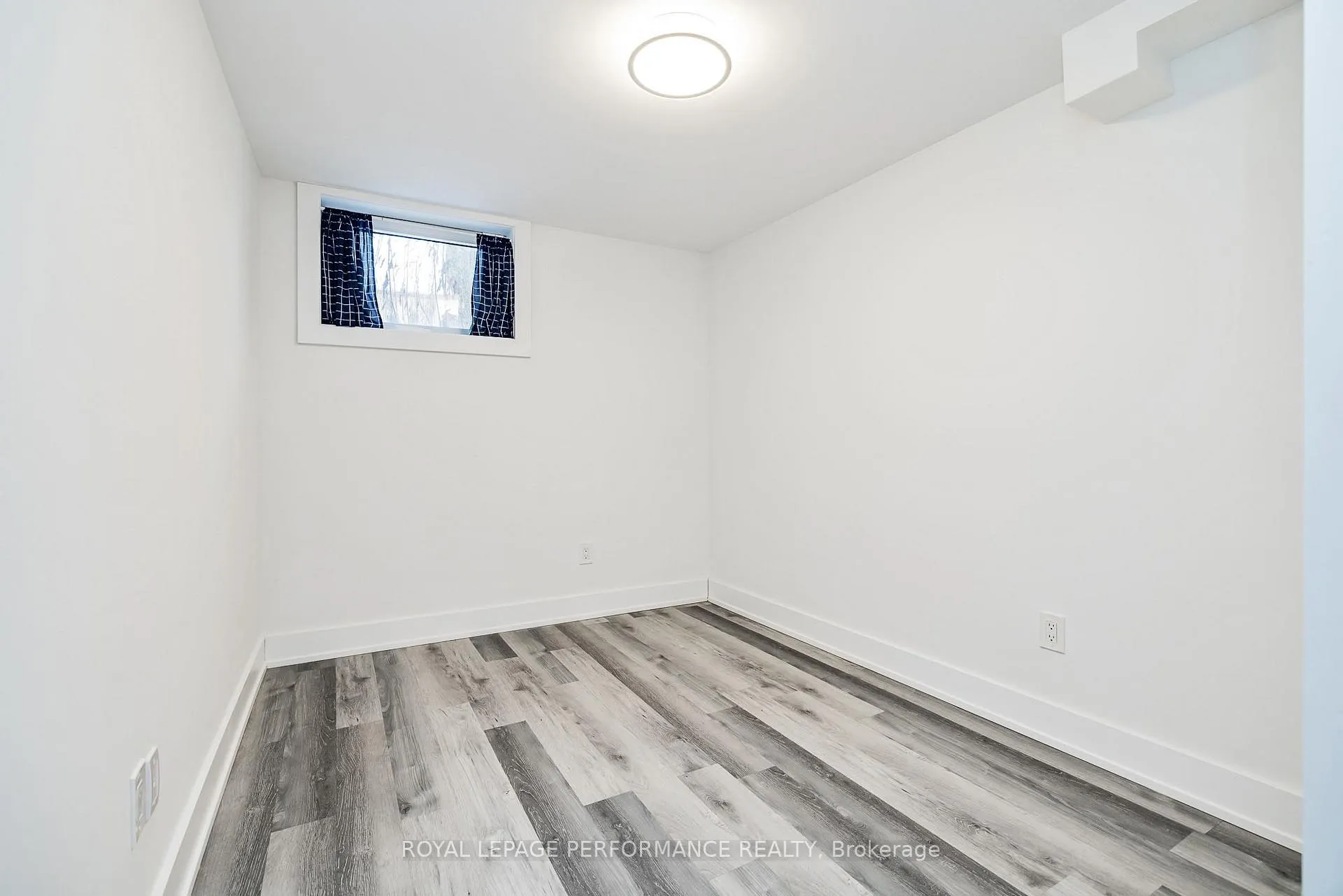 Photo 29 of 36 Largo Crescent, Ottawa, Meadowlands/Crestview — HOMEH