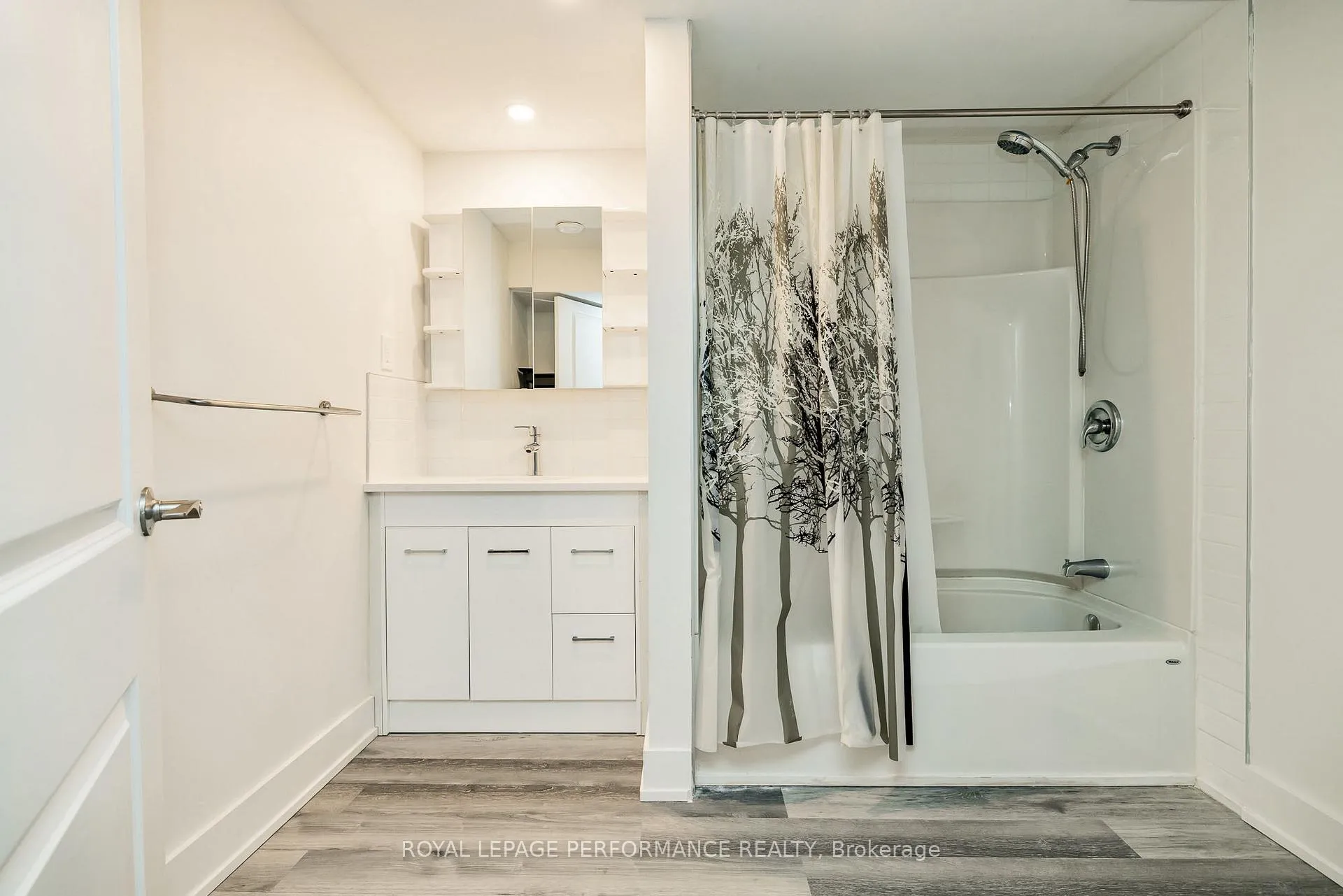 Photo 30 of 36 Largo Crescent, Ottawa, Meadowlands/Crestview — HOMEH
