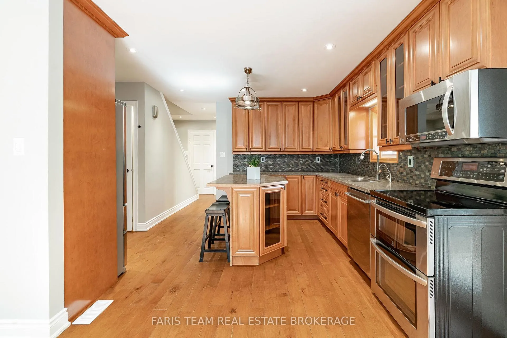 Photo 9 of 104 Knox Road E, Wasaga Beach — HOMEH