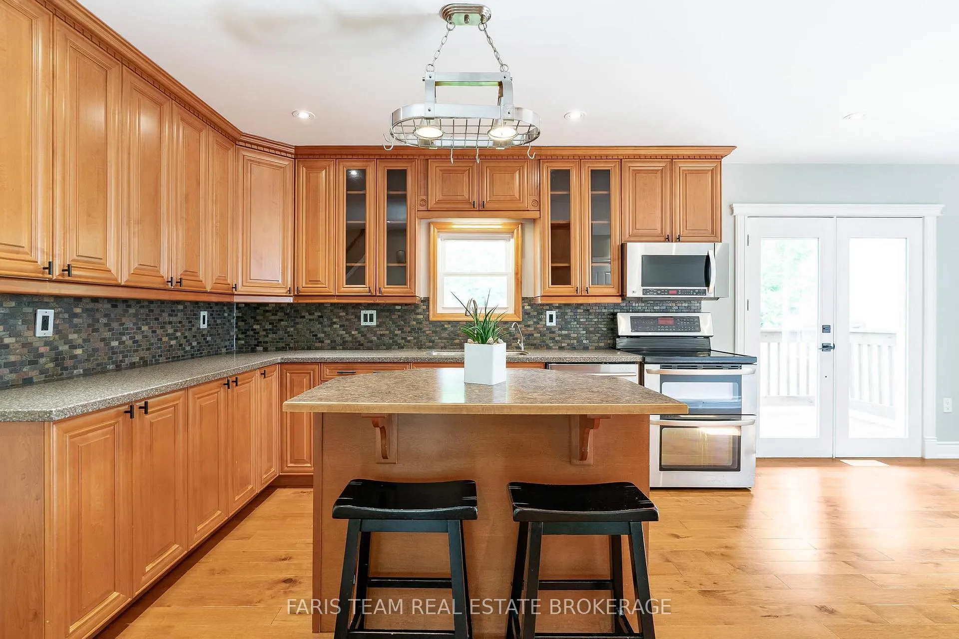 Photo 11 of 104 Knox Road E, Wasaga Beach — HOMEH