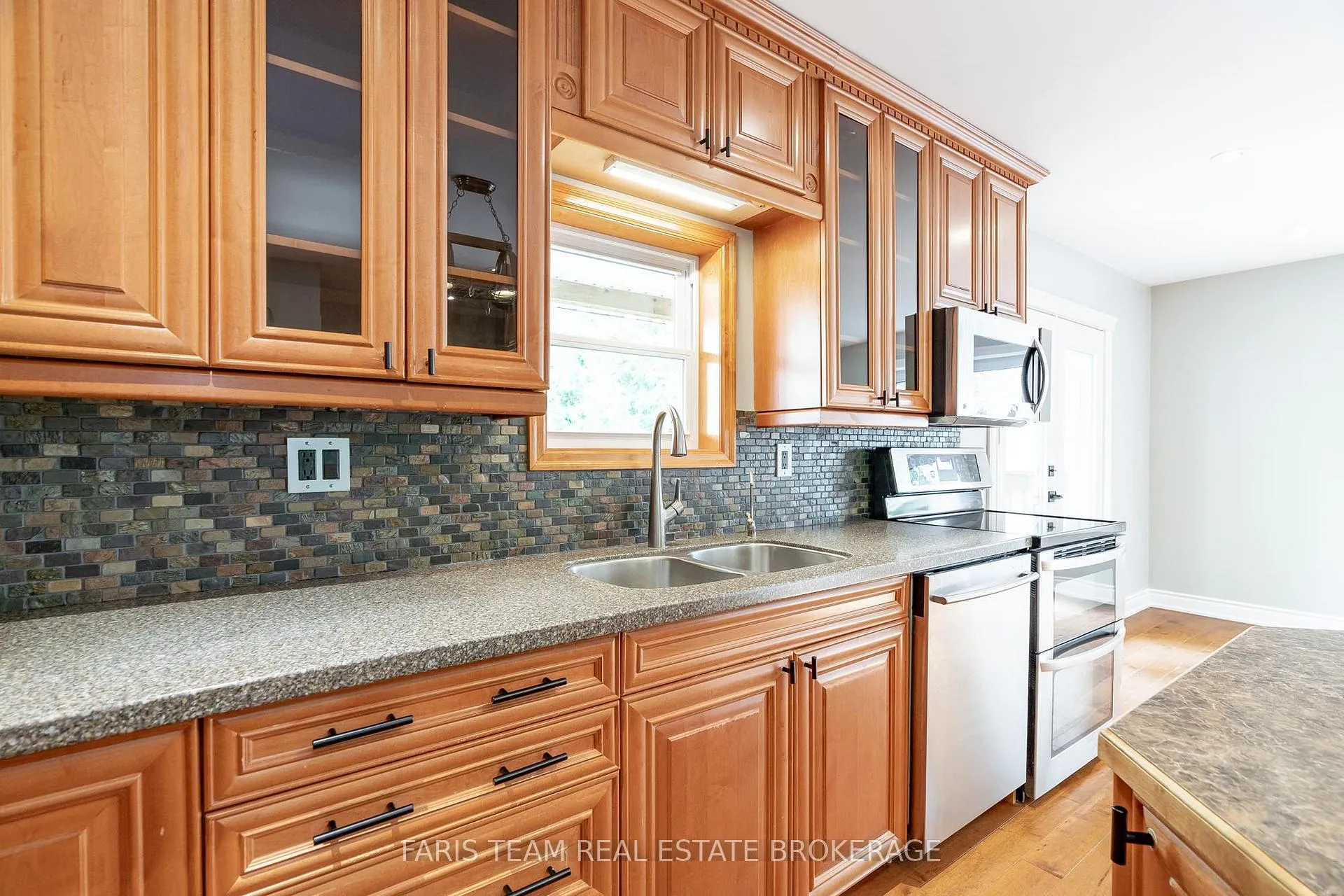 Photo 13 of 104 Knox Road E, Wasaga Beach — HOMEH