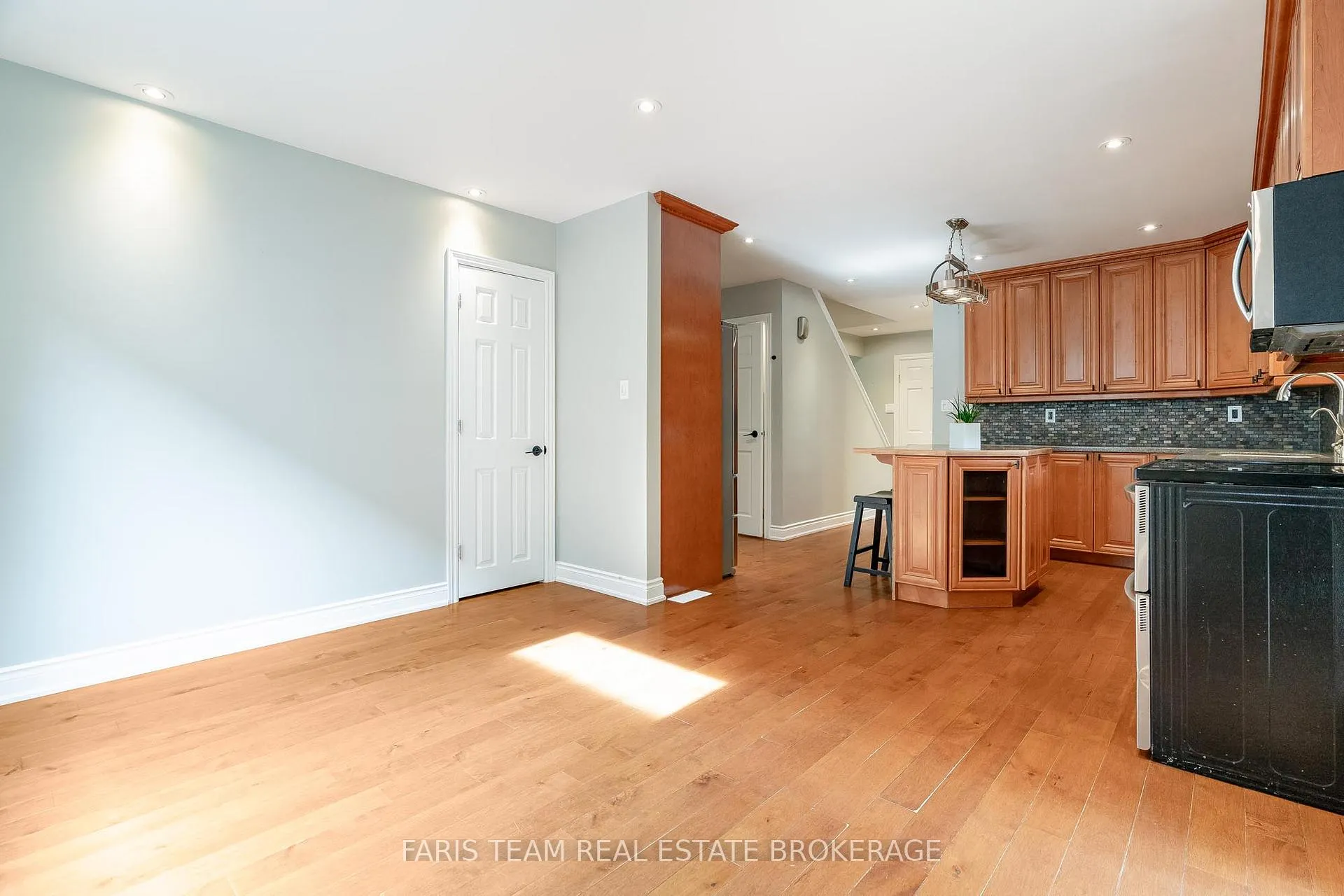 Photo 15 of 104 Knox Road E, Wasaga Beach — HOMEH