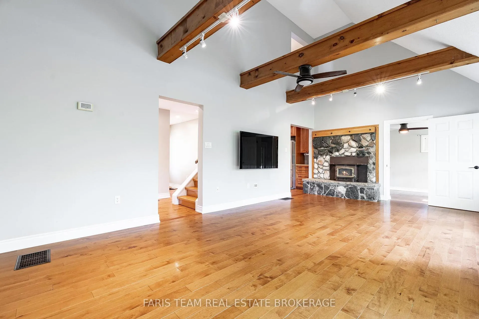 Photo 17 of 104 Knox Road E, Wasaga Beach — HOMEH