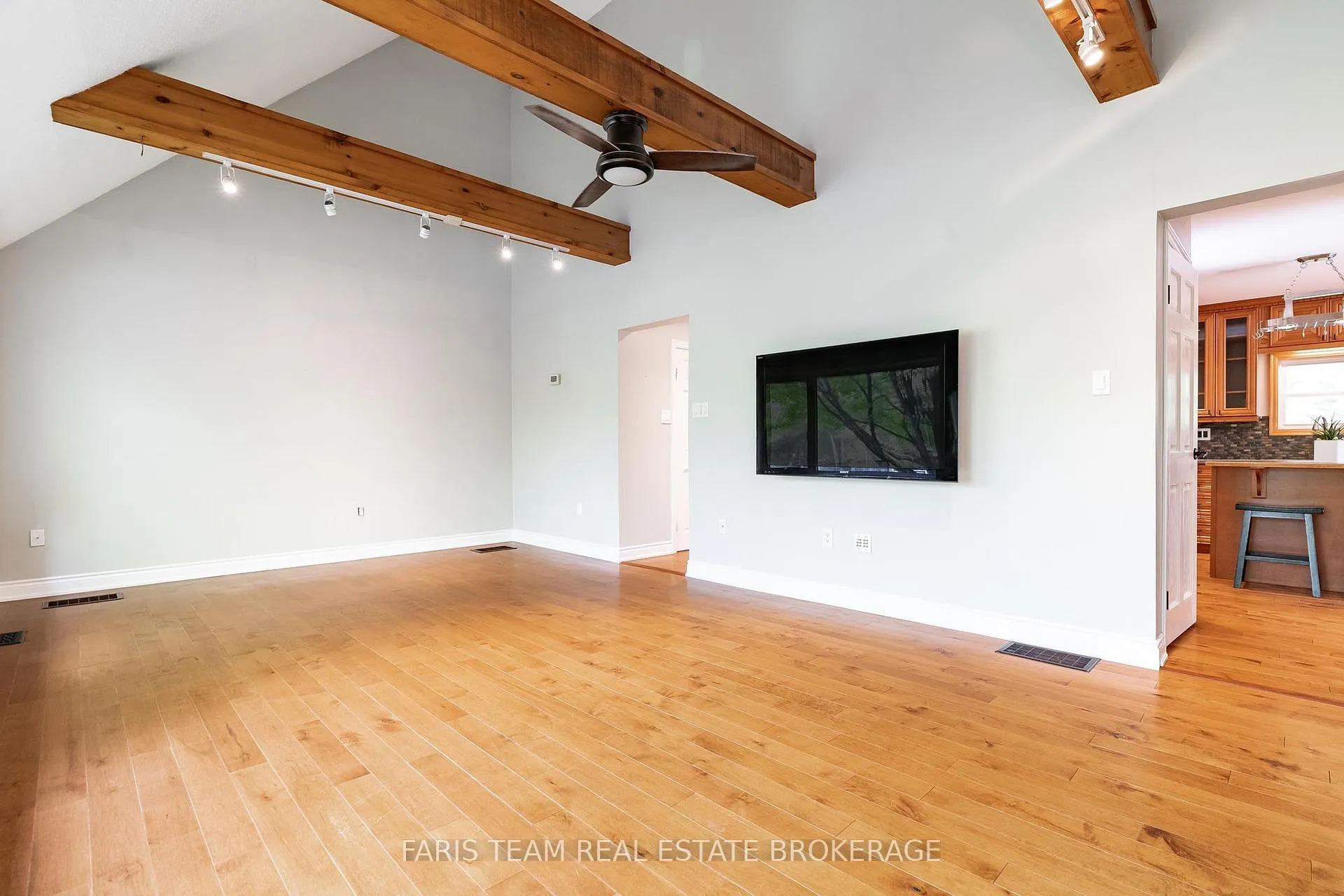 Photo 18 of 104 Knox Road E, Wasaga Beach — HOMEH