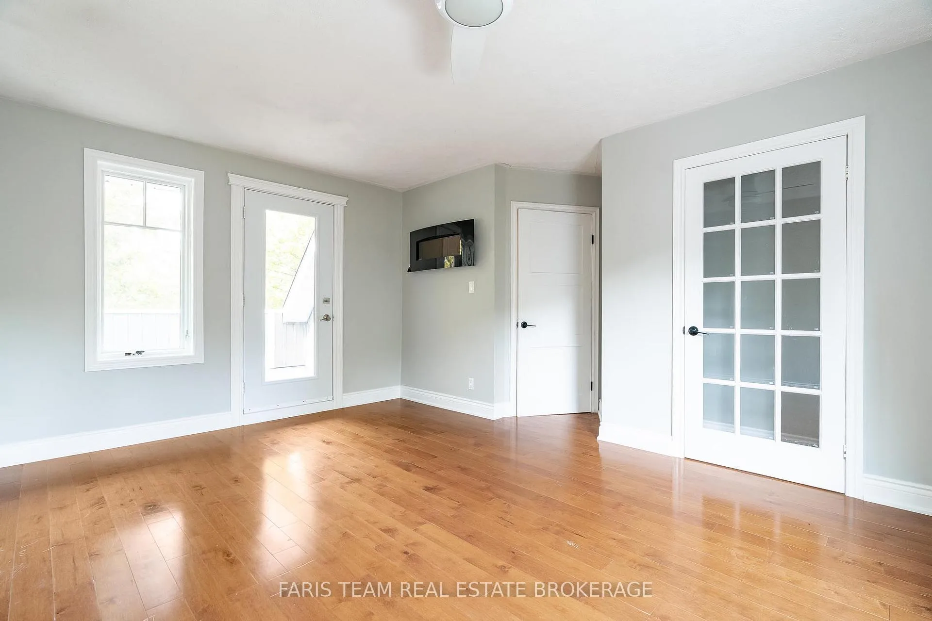 Photo 24 of 104 Knox Road E, Wasaga Beach — HOMEH