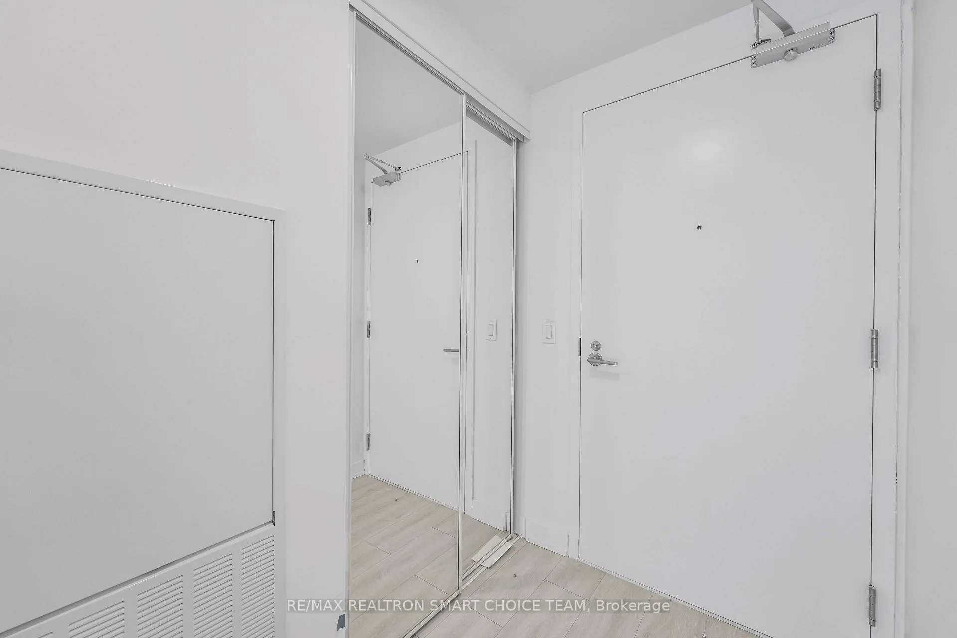 Photo 4 of Unit 1816, 230 Simcoe Street, Toronto, Kensington-Chinatown — HOMEH