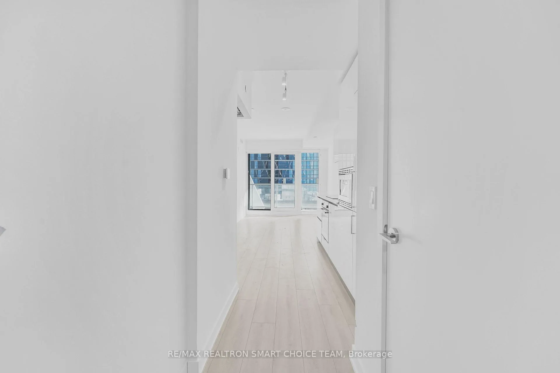 Photo 6 of Unit 1816, 230 Simcoe Street, Toronto, Kensington-Chinatown — HOMEH