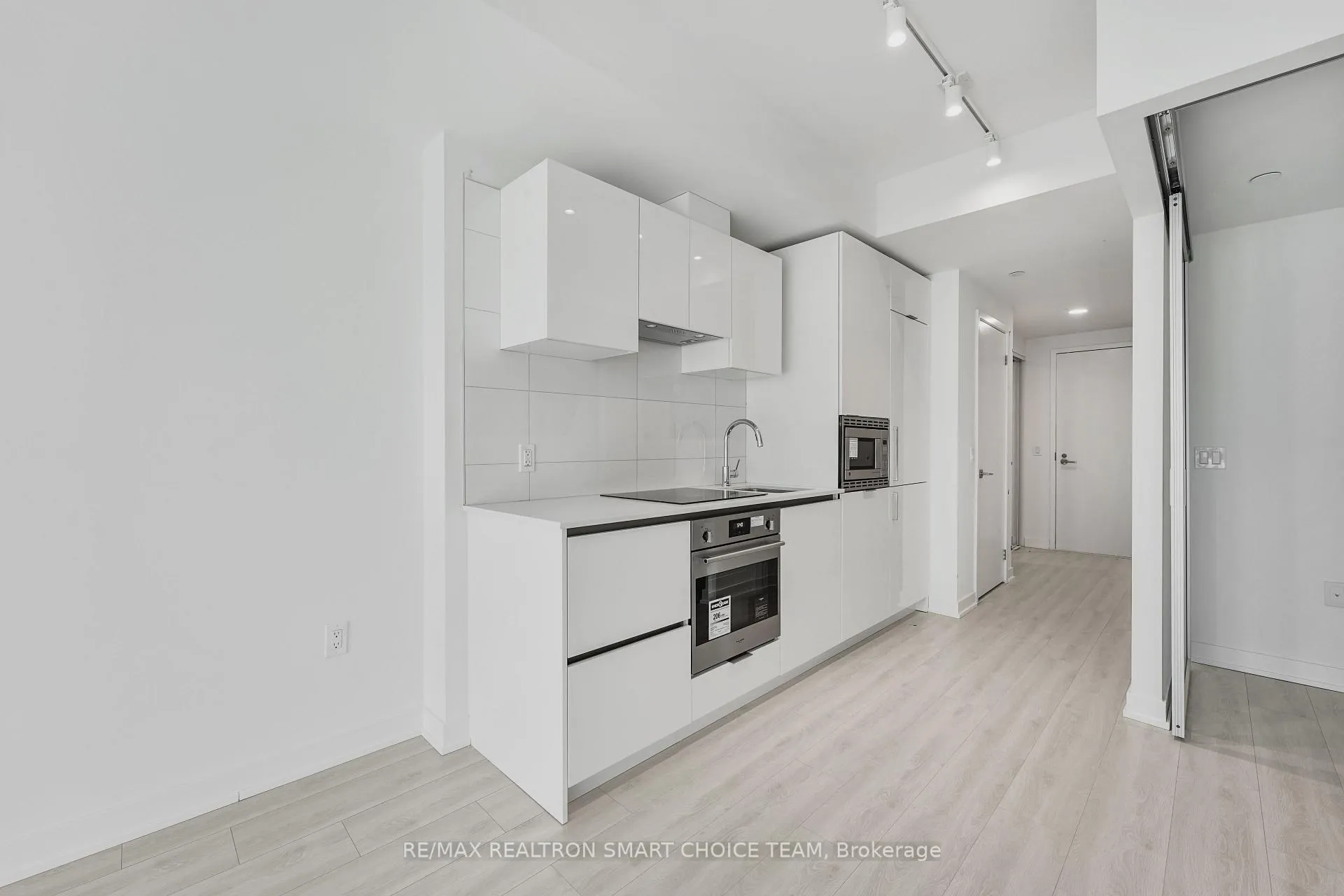 Photo 14 of Unit 1816, 230 Simcoe Street, Toronto, Kensington-Chinatown — HOMEH