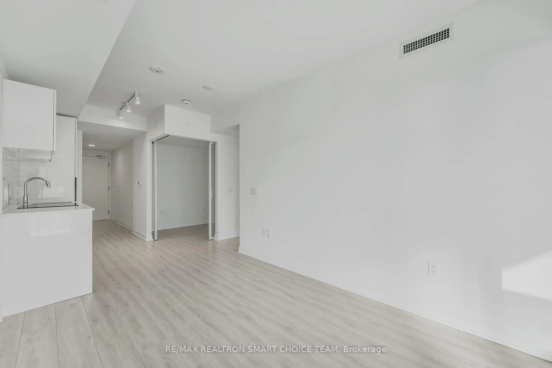 Photo 17 of Unit 1816, 230 Simcoe Street, Toronto, Kensington-Chinatown — HOMEH