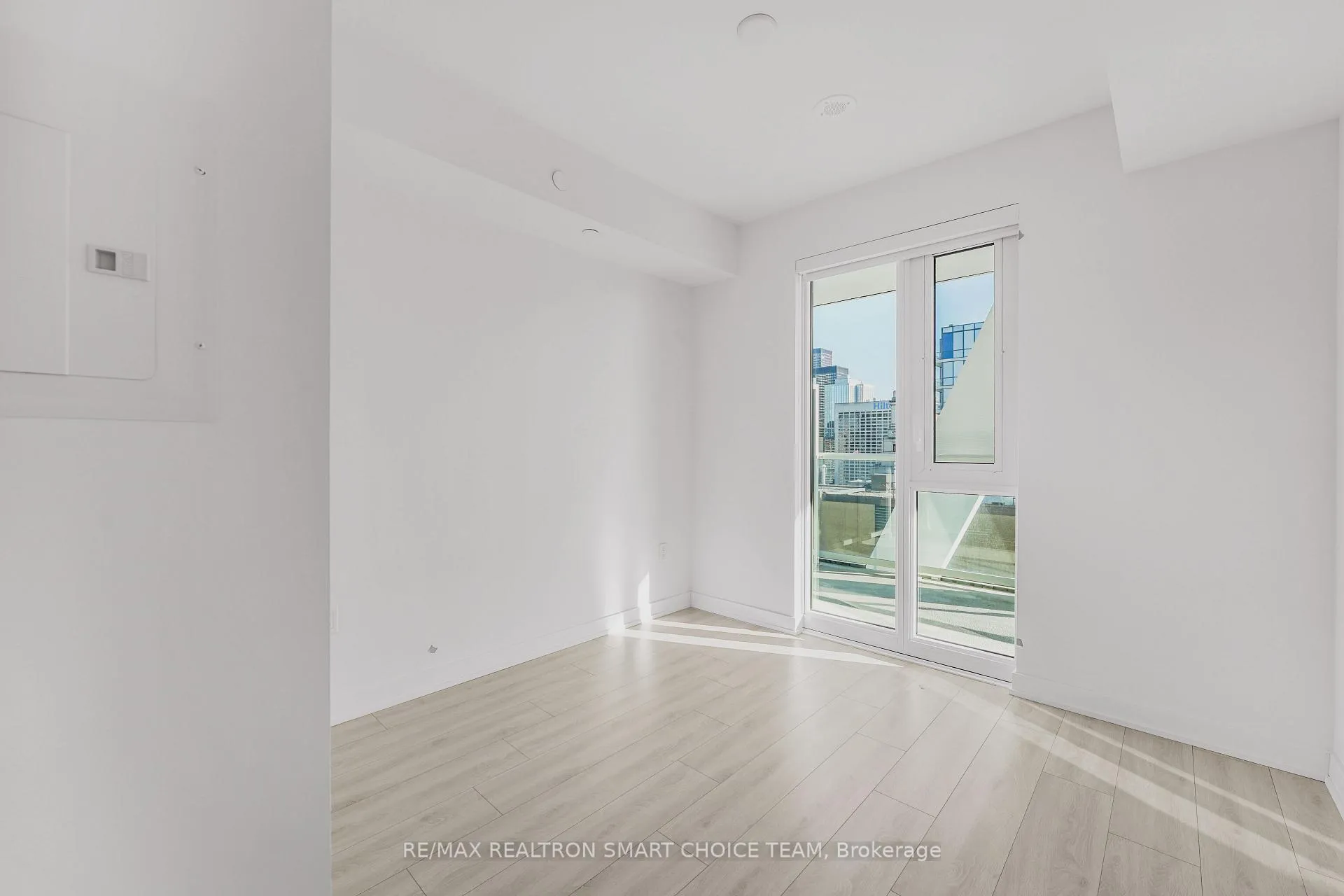 Photo 19 of Unit 1816, 230 Simcoe Street, Toronto, Kensington-Chinatown — HOMEH