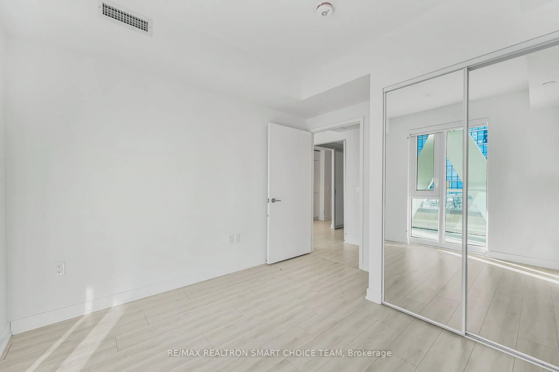 Photo 20 of Unit 1816, 230 Simcoe Street, Toronto, Kensington-Chinatown — HOMEH