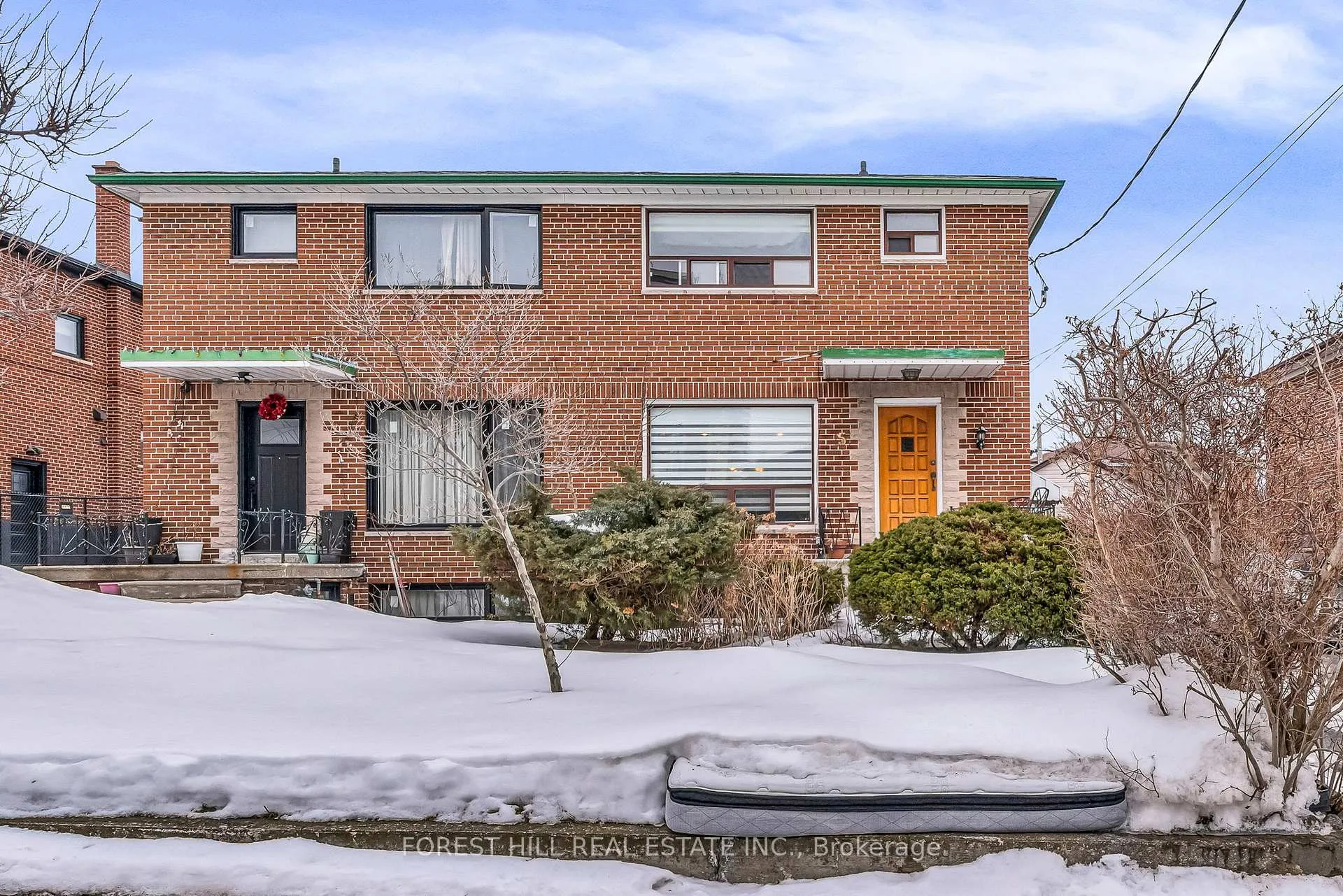 Front of Unit Bsmt, 5 Woodenhill Court