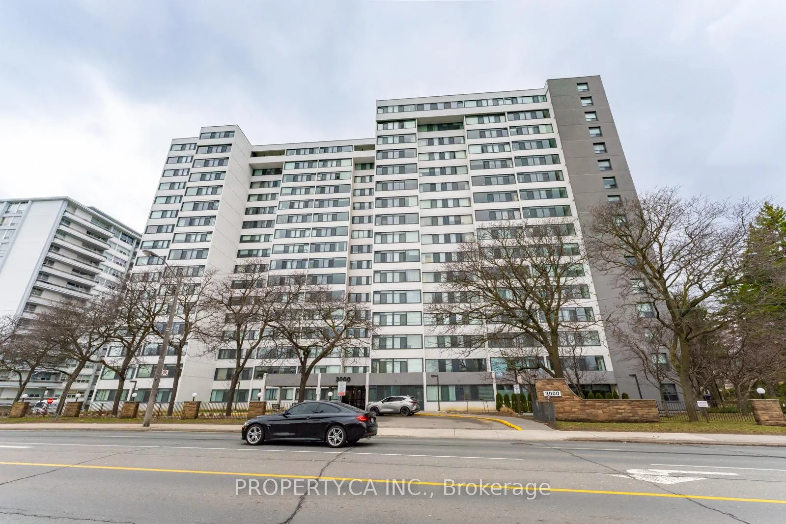 Photo 1 of Unit 802, 3000 Bathurst Street, Toronto, Englemount-Lawrence — HOMEH