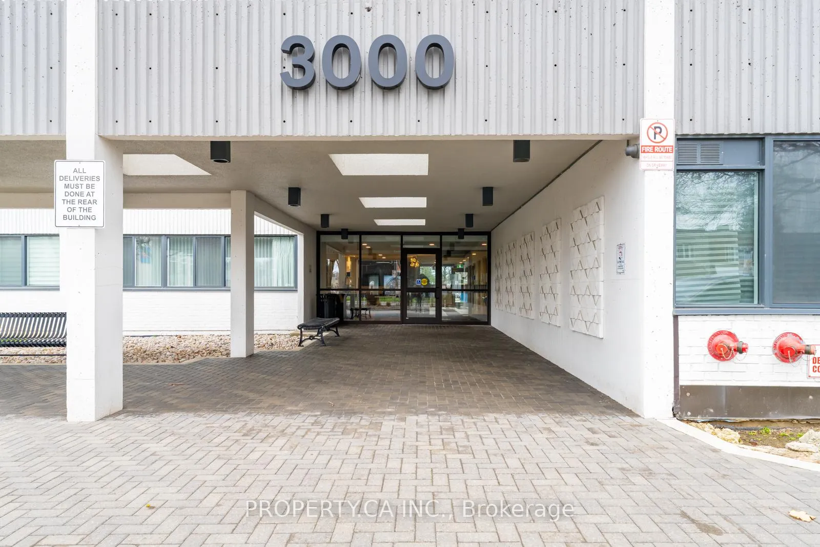 Photo 2 of Unit 802, 3000 Bathurst Street, Toronto, Englemount-Lawrence — HOMEH