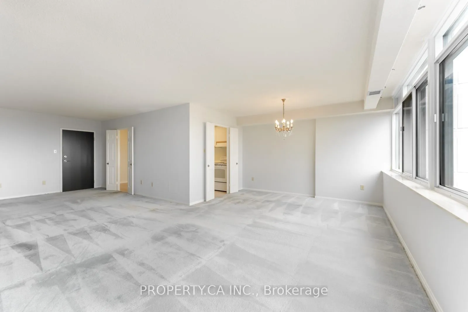 Photo 4 of Unit 802, 3000 Bathurst Street, Toronto, Englemount-Lawrence — HOMEH