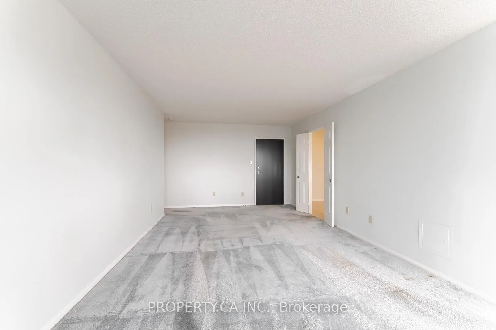 Photo 5 of Unit 802, 3000 Bathurst Street, Toronto, Englemount-Lawrence — HOMEH