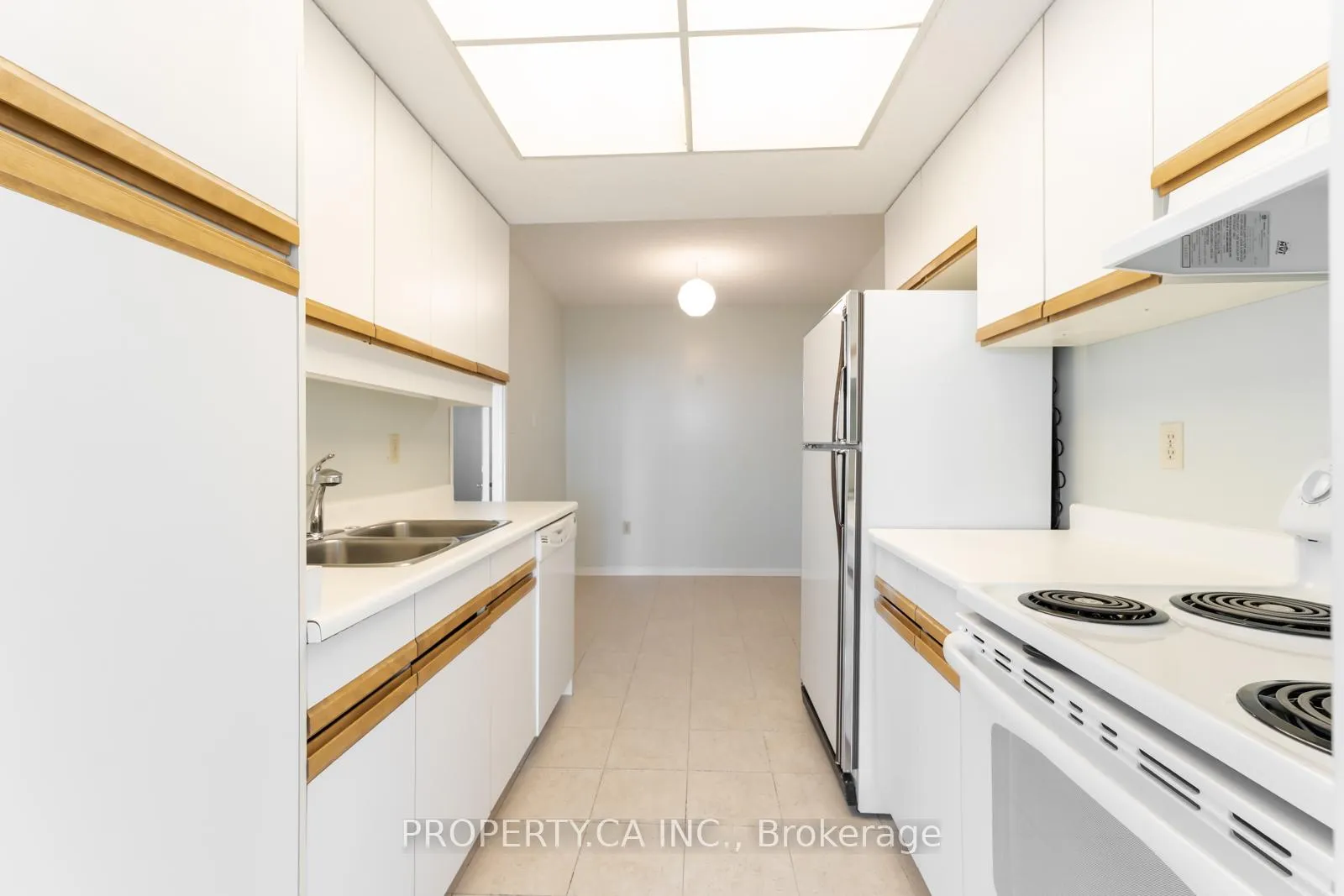 Photo 7 of Unit 802, 3000 Bathurst Street, Toronto, Englemount-Lawrence — HOMEH