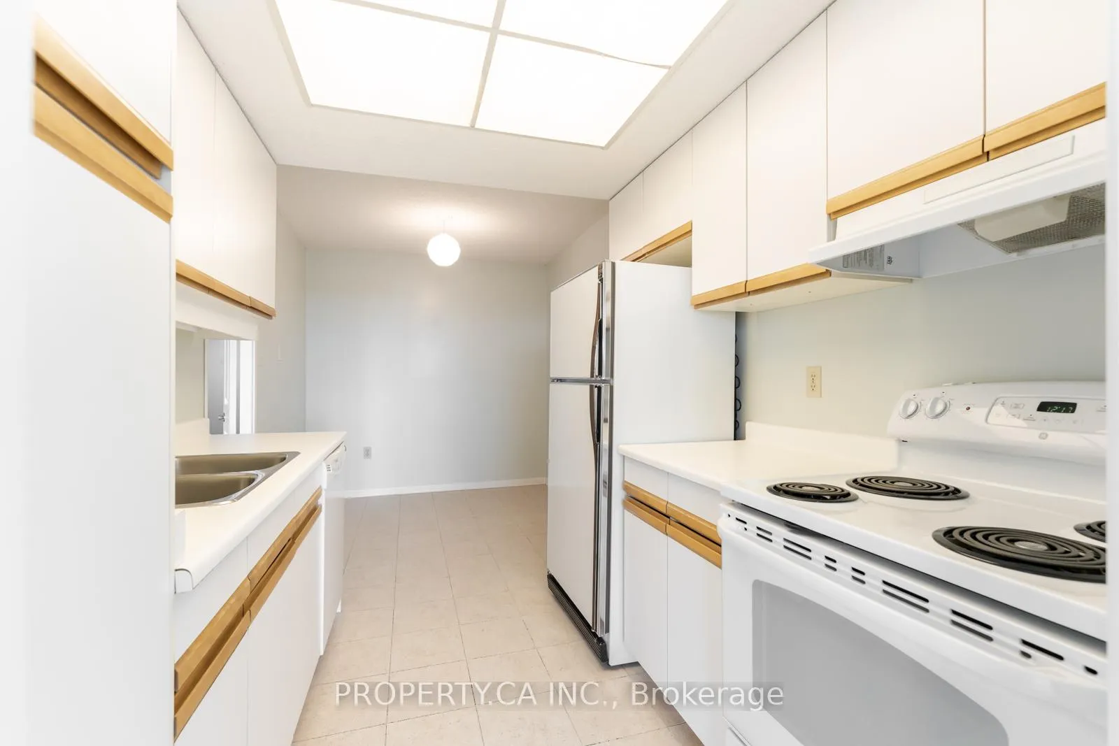 Photo 8 of Unit 802, 3000 Bathurst Street, Toronto, Englemount-Lawrence — HOMEH