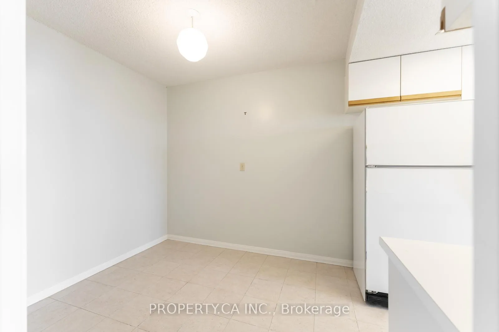 Photo 9 of Unit 802, 3000 Bathurst Street, Toronto, Englemount-Lawrence — HOMEH