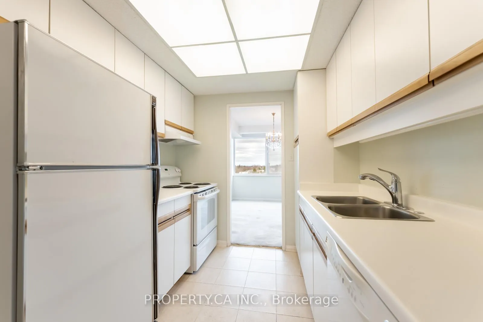 Photo 11 of Unit 802, 3000 Bathurst Street, Toronto, Englemount-Lawrence — HOMEH