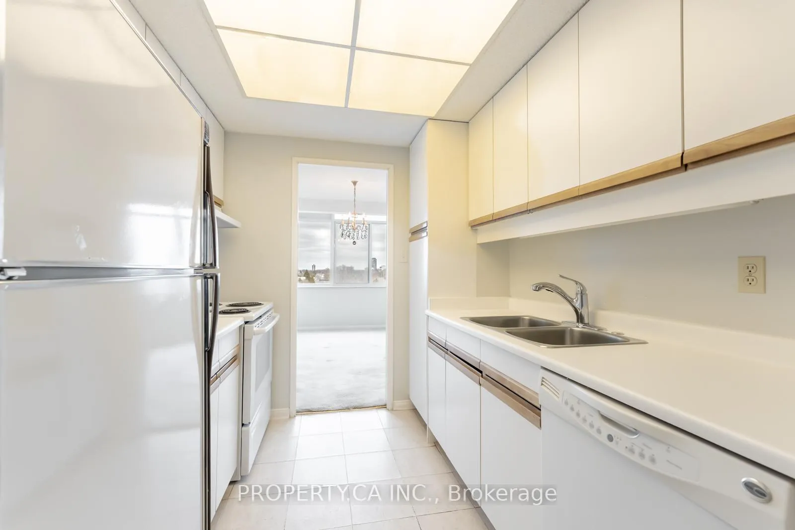 Photo 12 of Unit 802, 3000 Bathurst Street, Toronto, Englemount-Lawrence — HOMEH