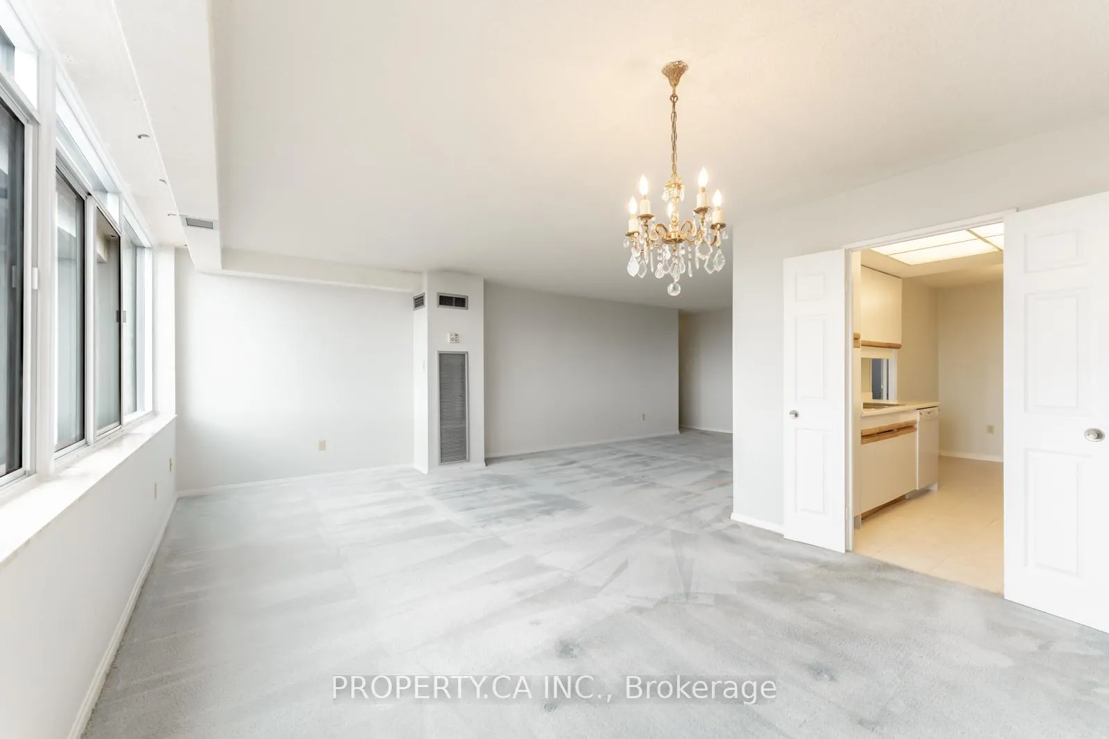 Photo 14 of Unit 802, 3000 Bathurst Street, Toronto, Englemount-Lawrence — HOMEH