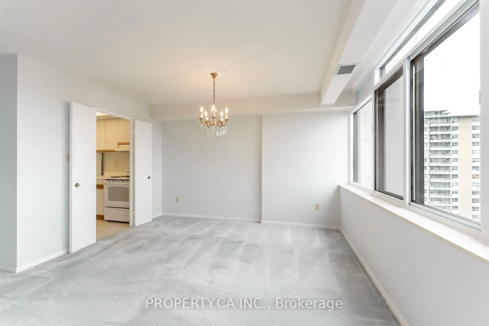 Photo 15 of Unit 802, 3000 Bathurst Street, Toronto, Englemount-Lawrence — HOMEH