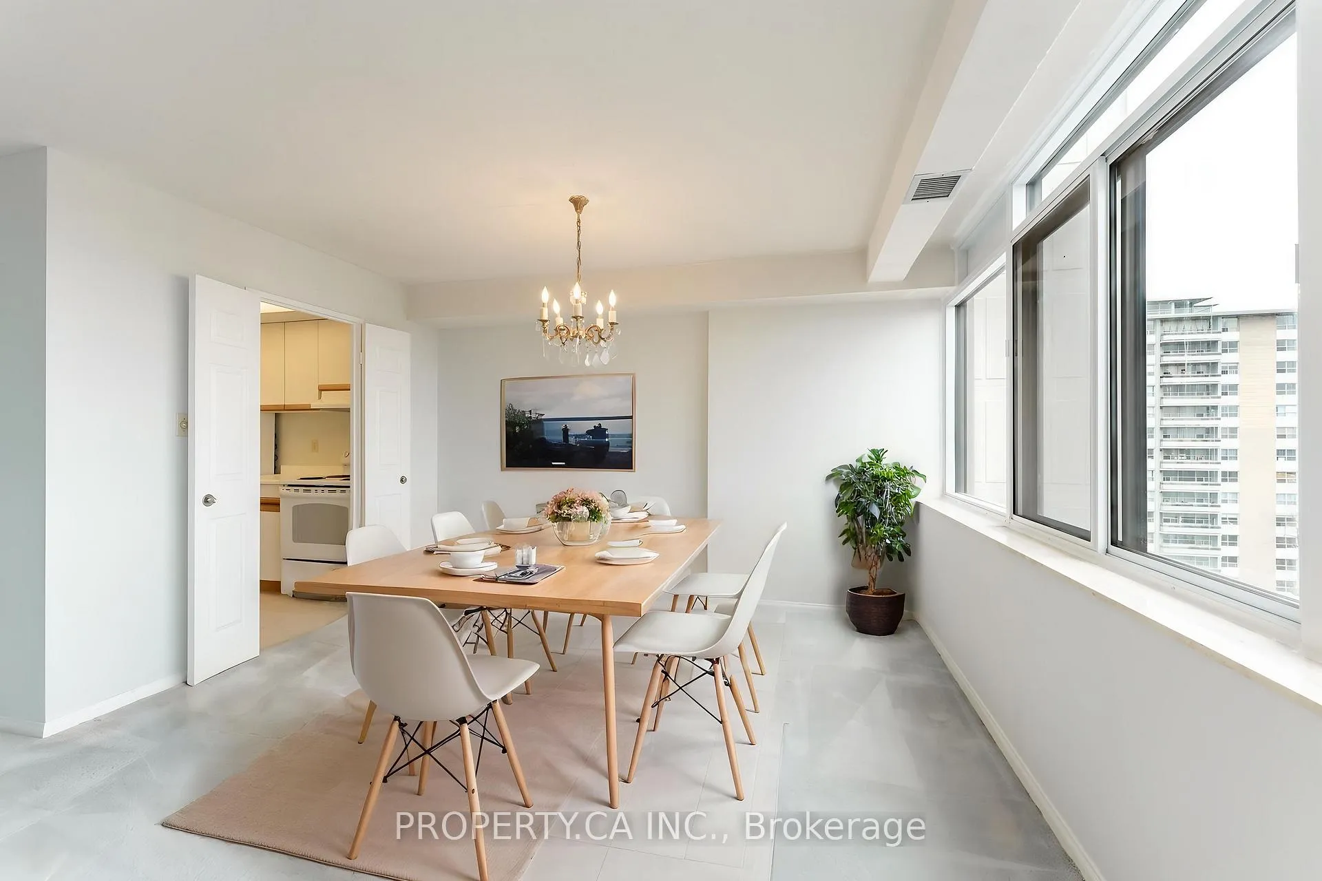 Photo 16 of Unit 802, 3000 Bathurst Street, Toronto, Englemount-Lawrence — HOMEH