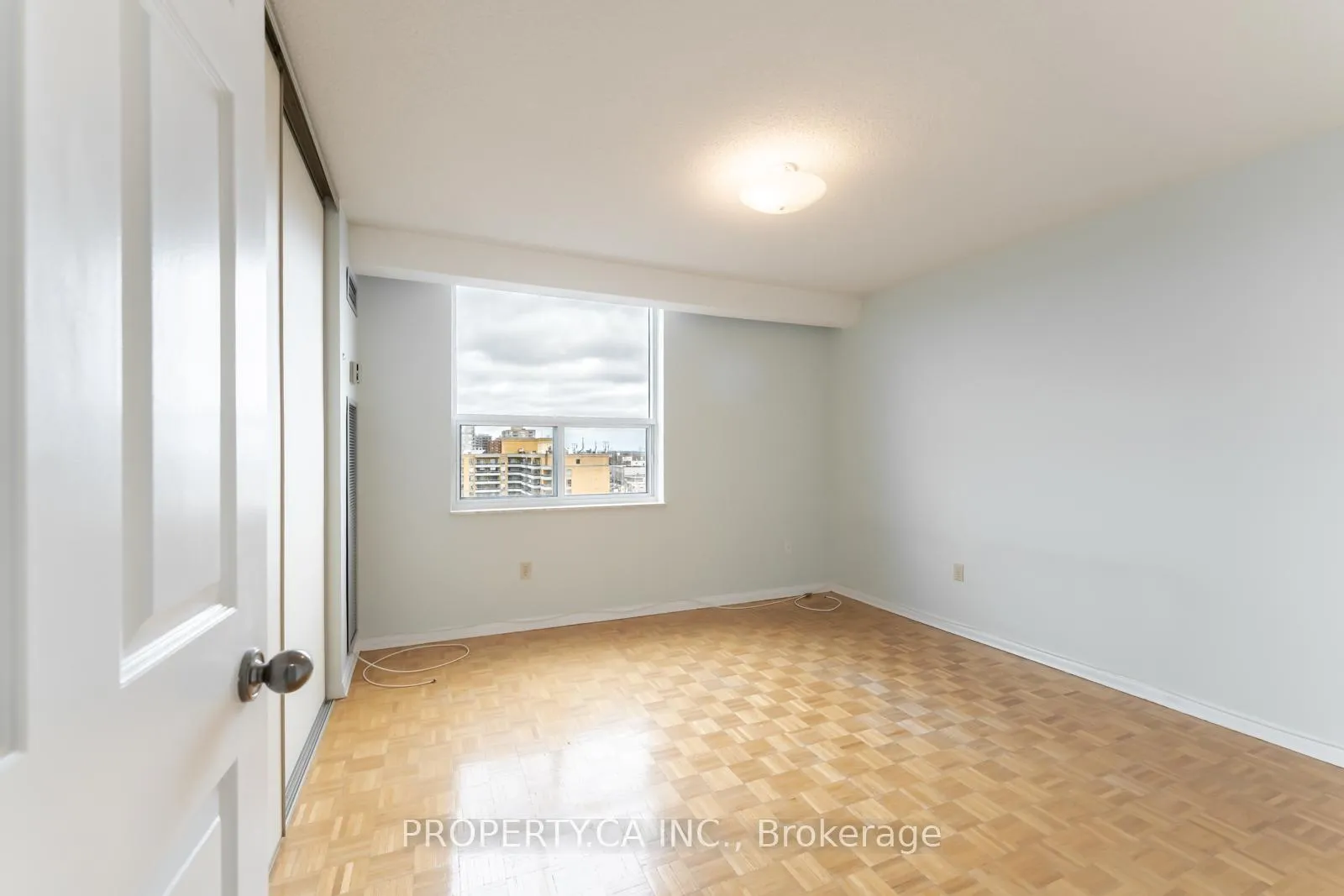 Photo 26 of Unit 802, 3000 Bathurst Street, Toronto, Englemount-Lawrence — HOMEH