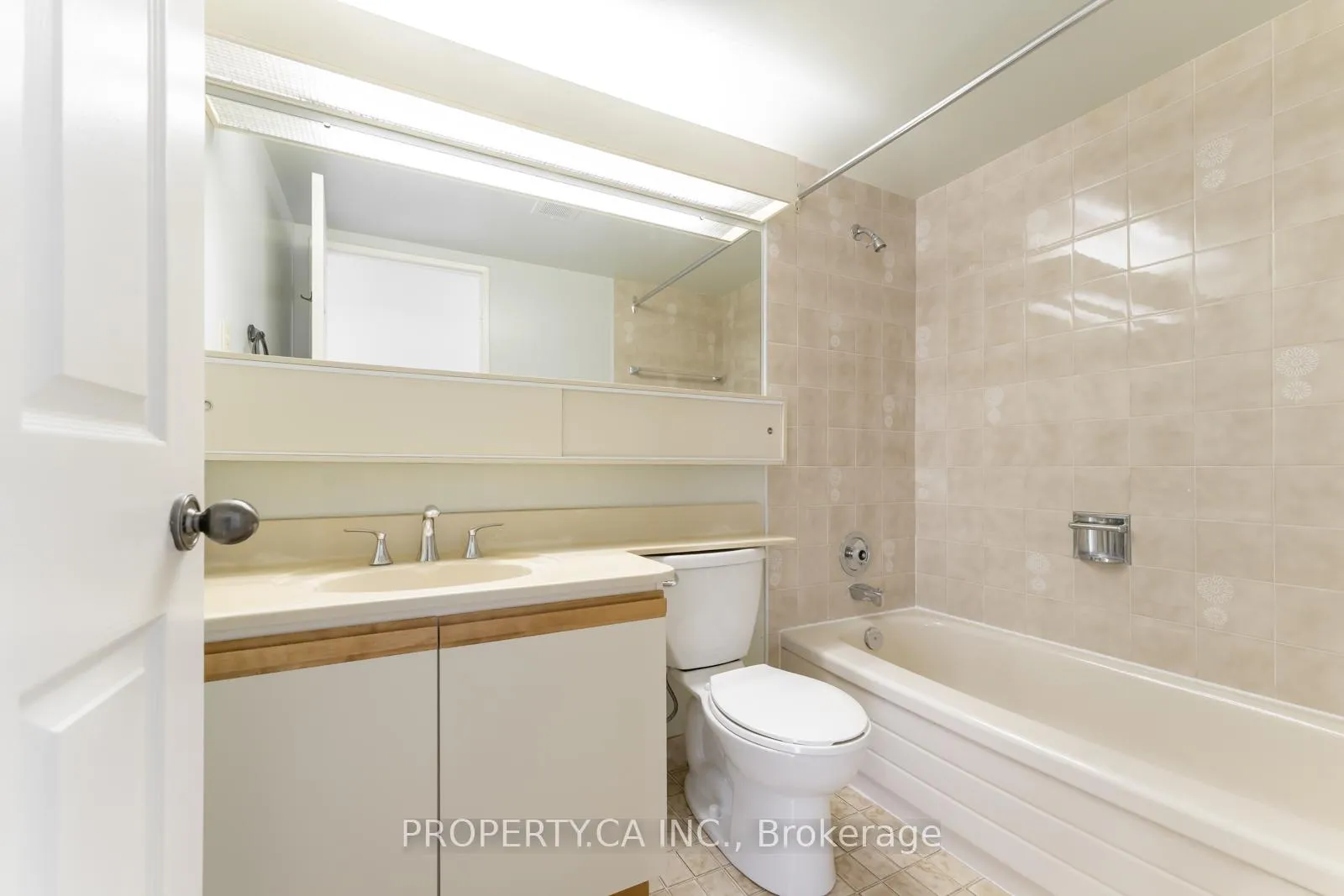 Photo 32 of Unit 802, 3000 Bathurst Street, Toronto, Englemount-Lawrence — HOMEH