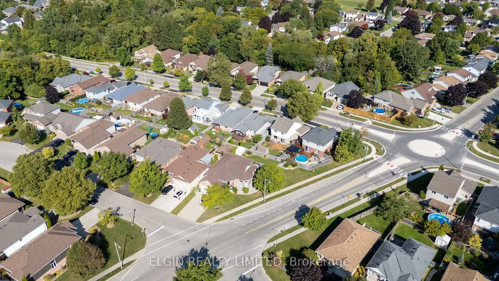 Photo 4 of 2 Galbraith Court, St. Thomas — HOMEH