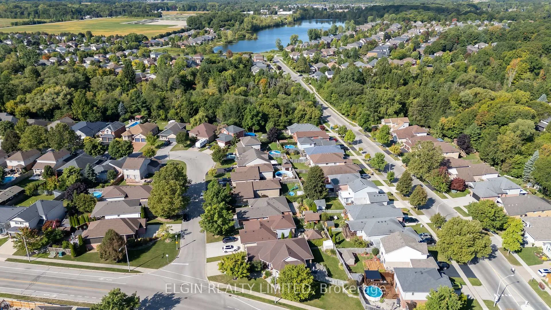 Photo 5 of 2 Galbraith Court, St. Thomas — HOMEH