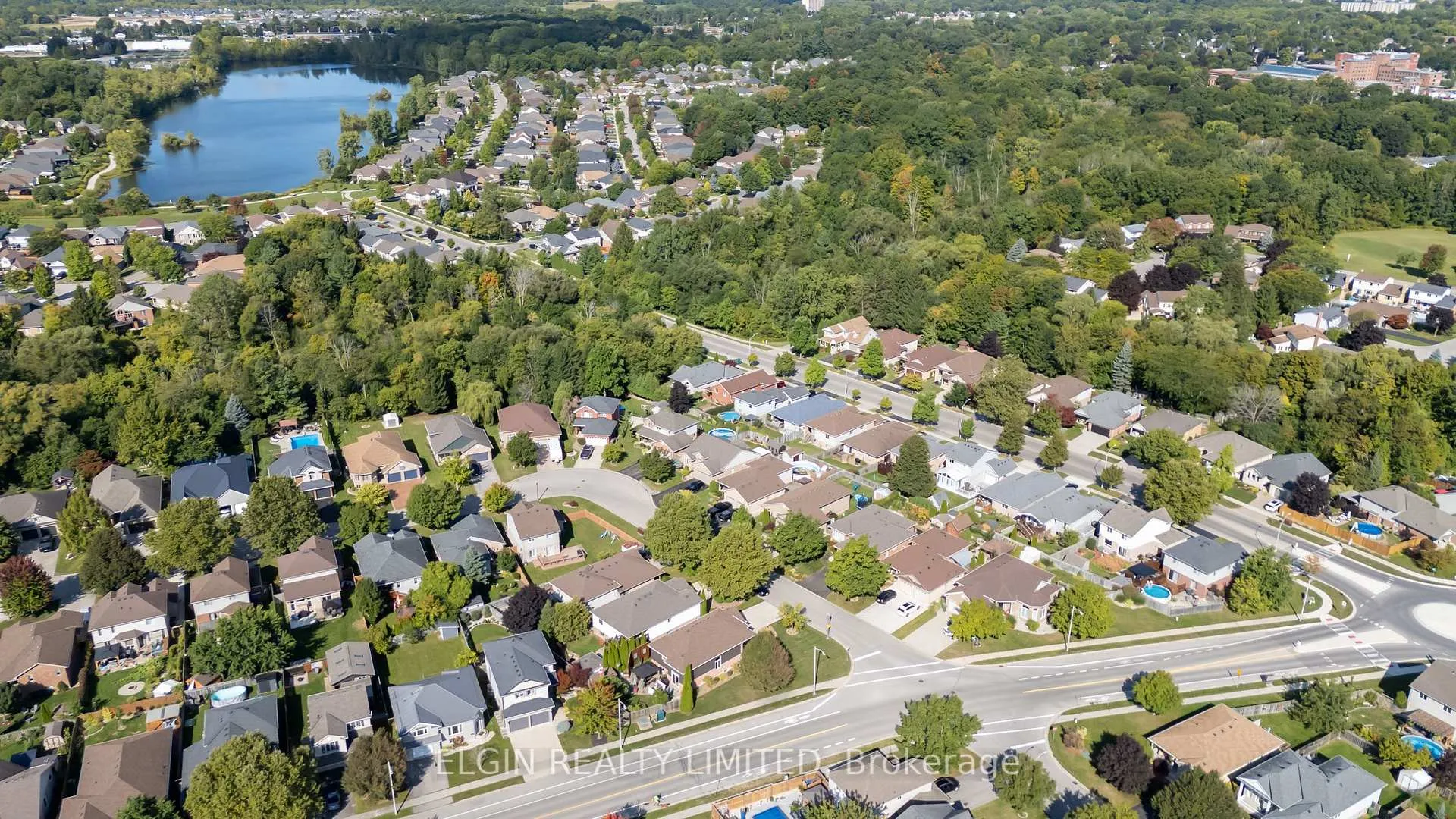 Photo 6 of 2 Galbraith Court, St. Thomas — HOMEH
