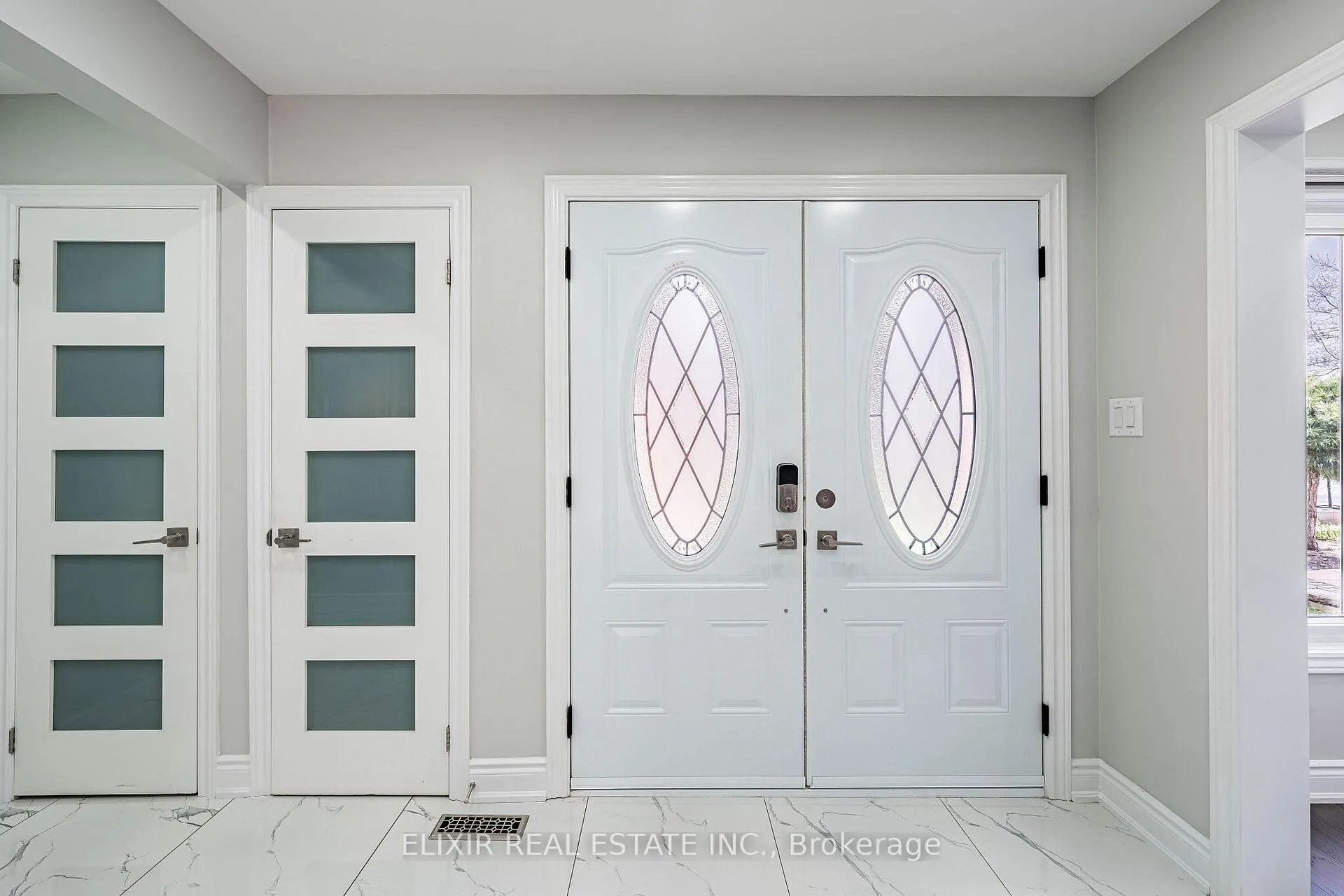 Photo 3 of 82 Kimbark Drive, Brampton, Northwood Park — HOMEH