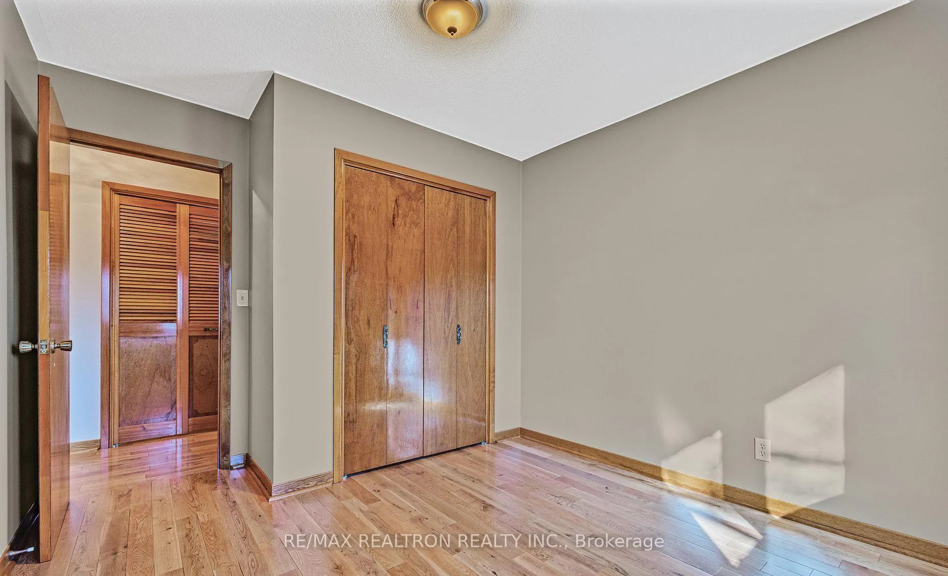 Photo 3 of 143 Peel Street, Barrie, Wellington — HOMEH