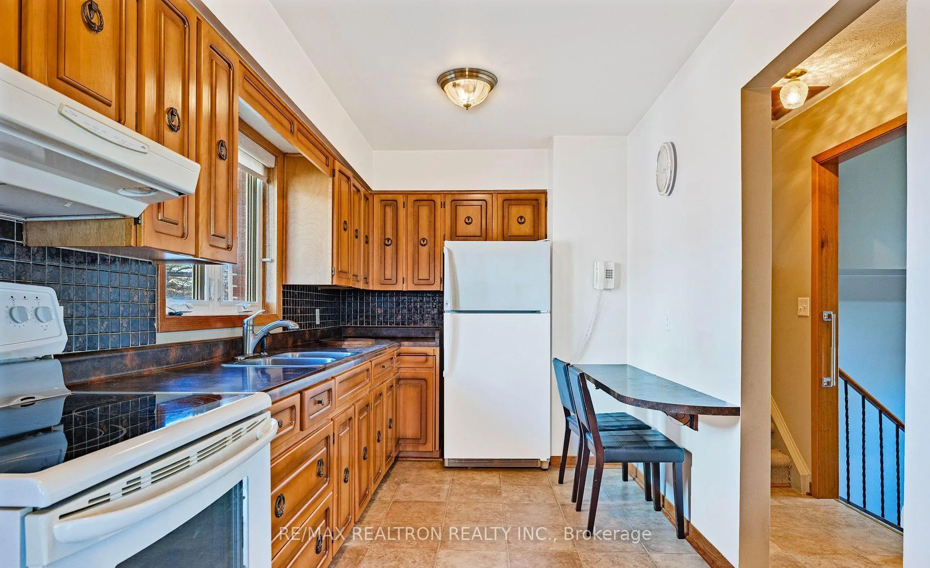 Photo 4 of 143 Peel Street, Barrie, Wellington — HOMEH