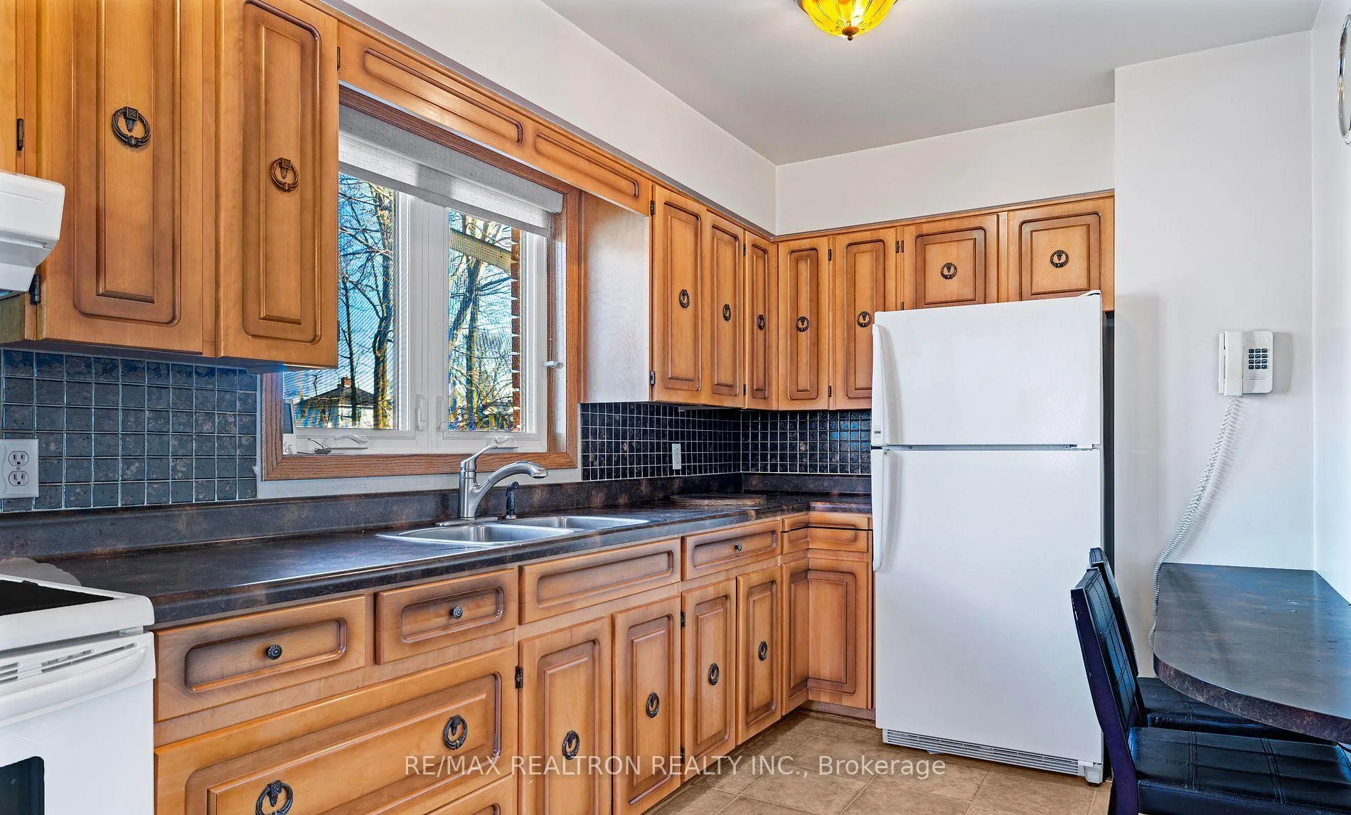 Photo 5 of 143 Peel Street, Barrie, Wellington — HOMEH