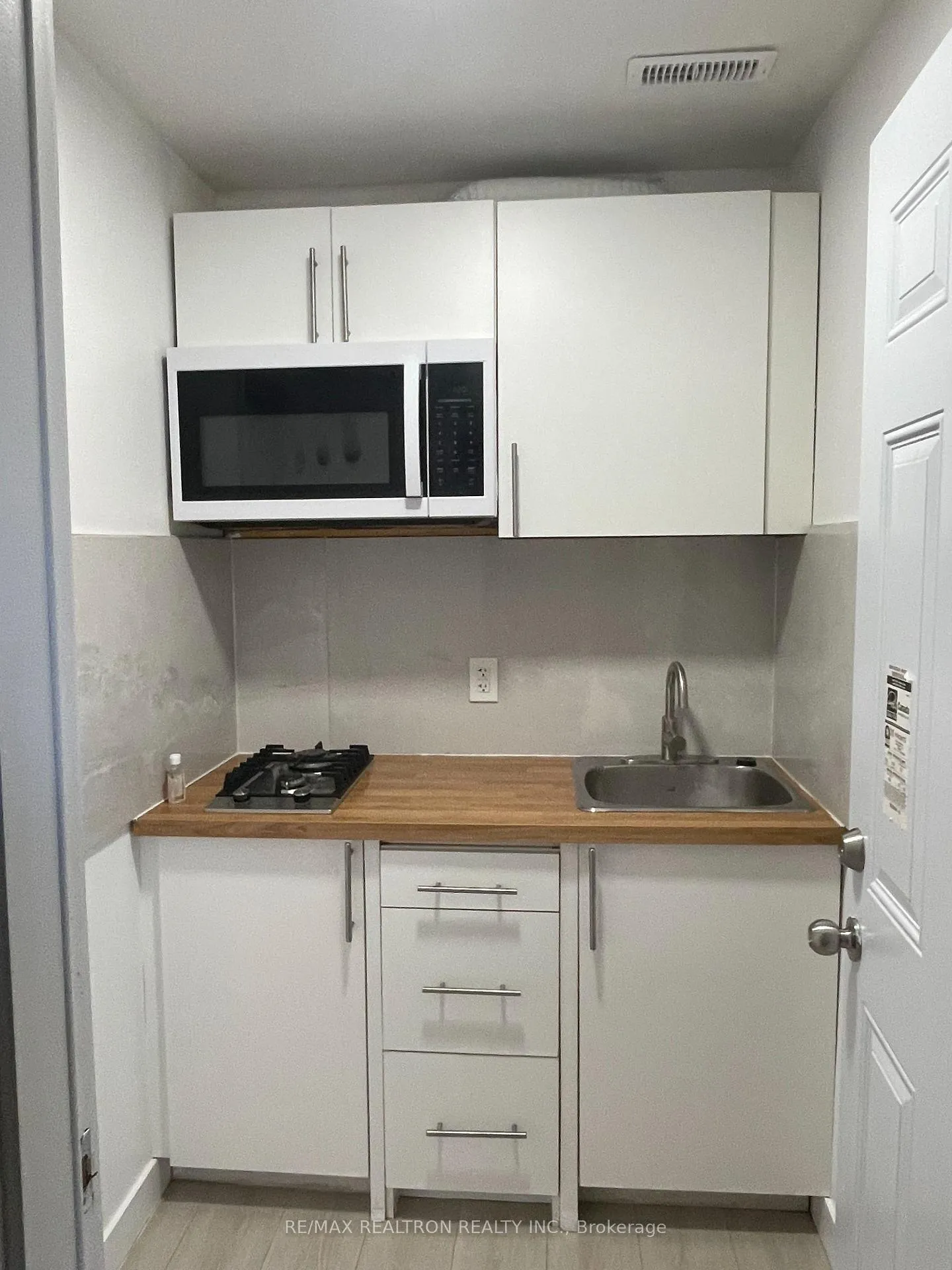 Photo 10 of 143 Peel Street, Barrie, Wellington — HOMEH