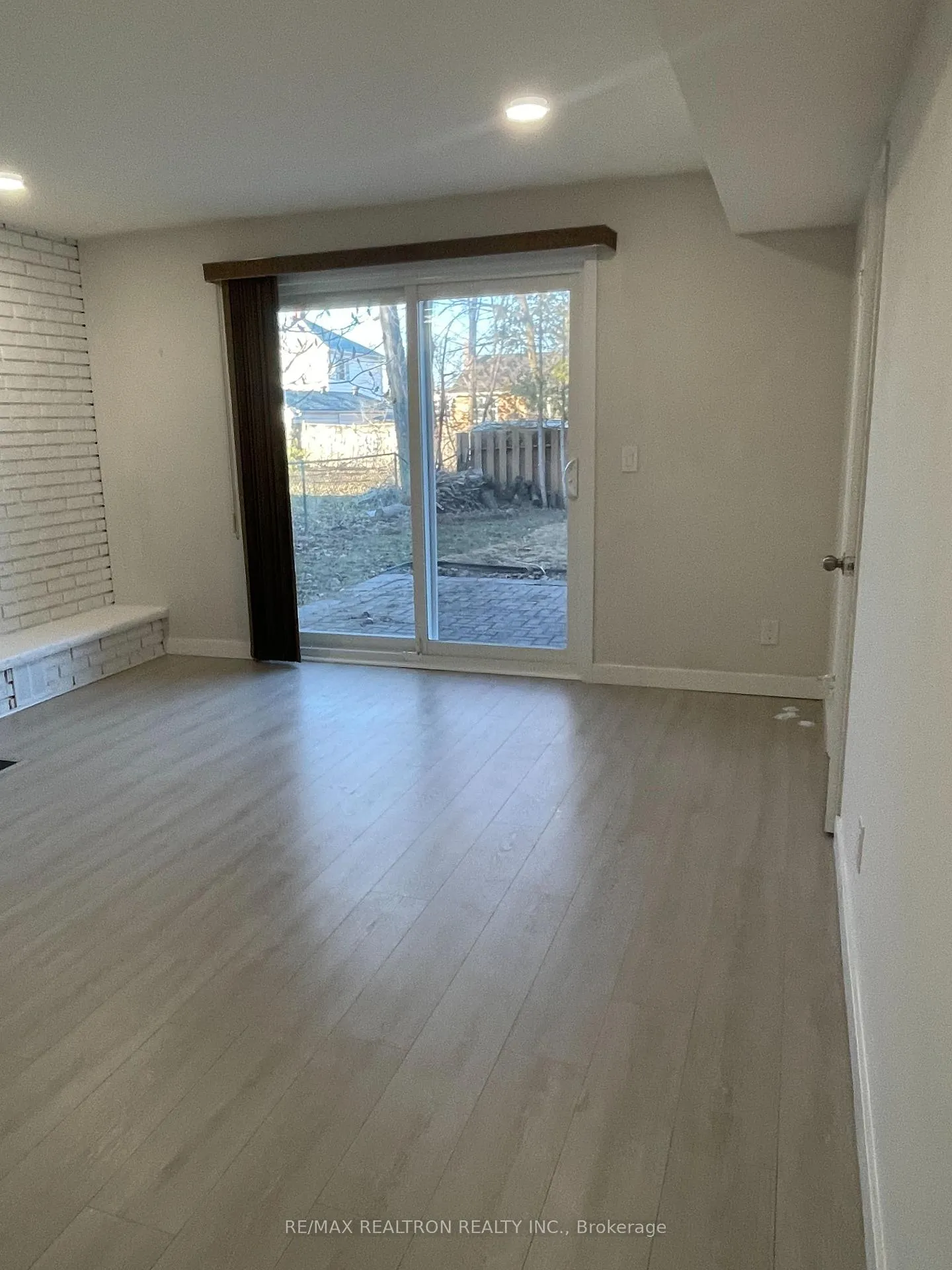 Photo 11 of 143 Peel Street, Barrie, Wellington — HOMEH